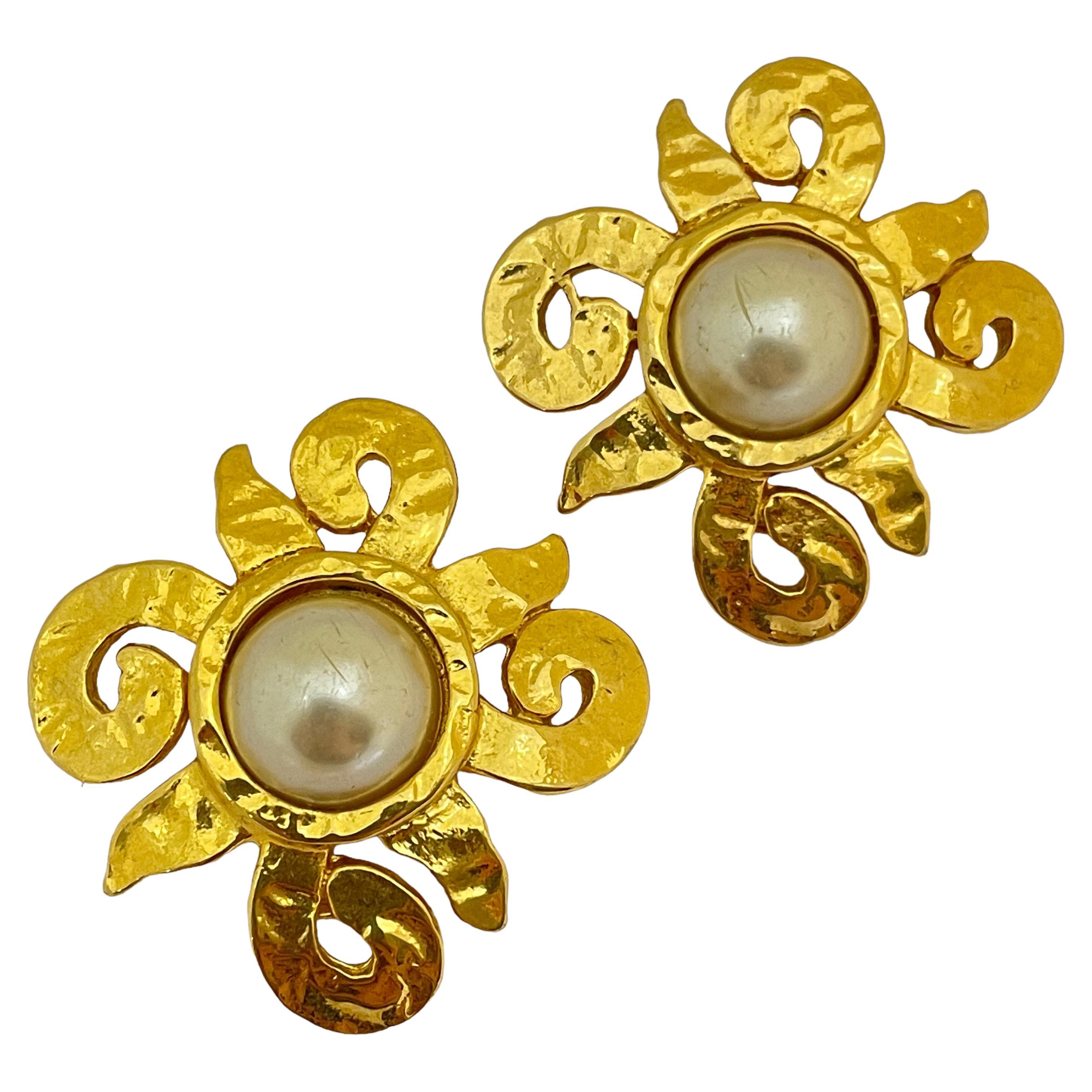 Vintage MADE IN FRANCE gold pearl designer runway clip on earrings  For Sale