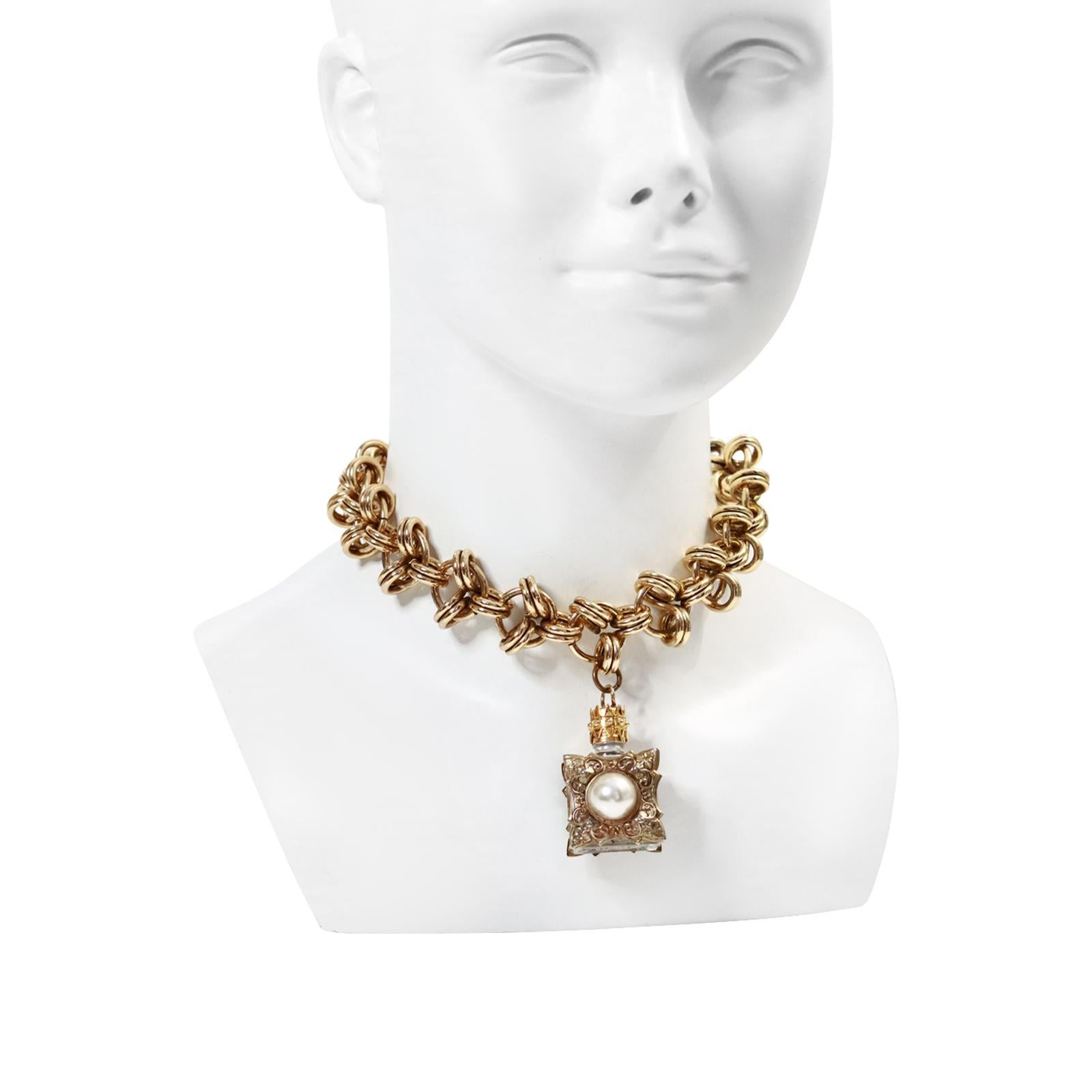 Vintage Made In France Collana di bottiglie in tonalità oro Circa 1980 In condizioni buone in vendita a New York, NY