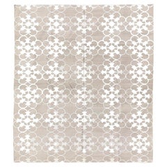 Tapis vintage Madeline Weinrib géométrique en coton blanc et gris