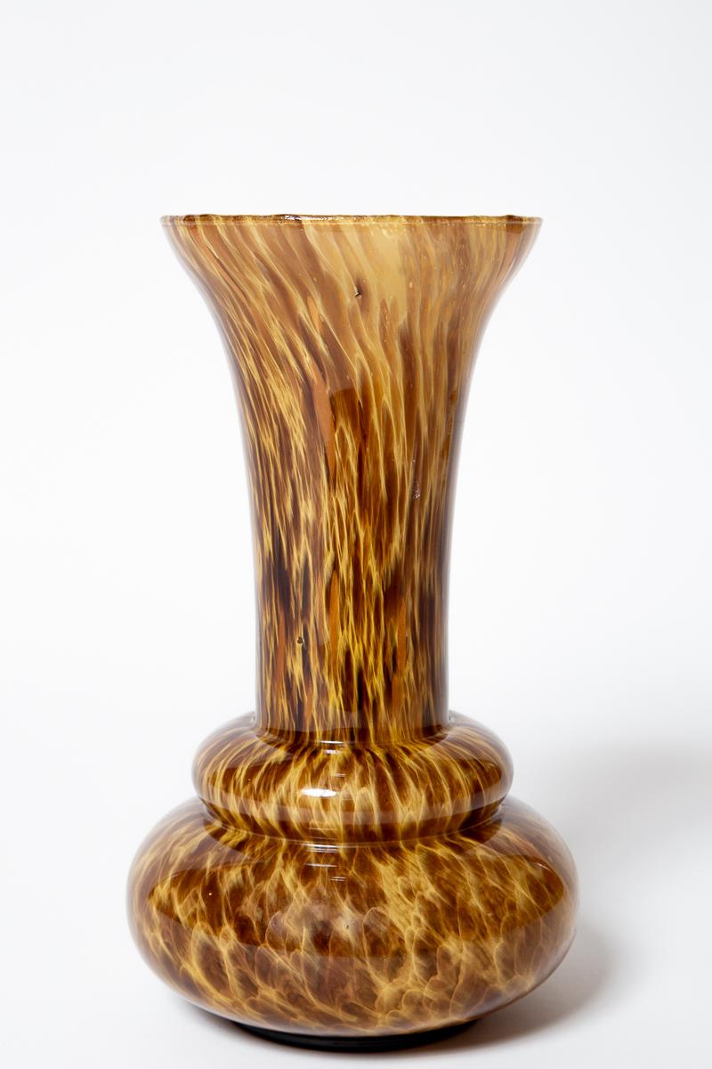 Vaso di vetro d'epoca con motivo tartaruga di Maestri Vetrai, XX secolo, Italia. Vaso in vetro di Murano soffiato a mano.