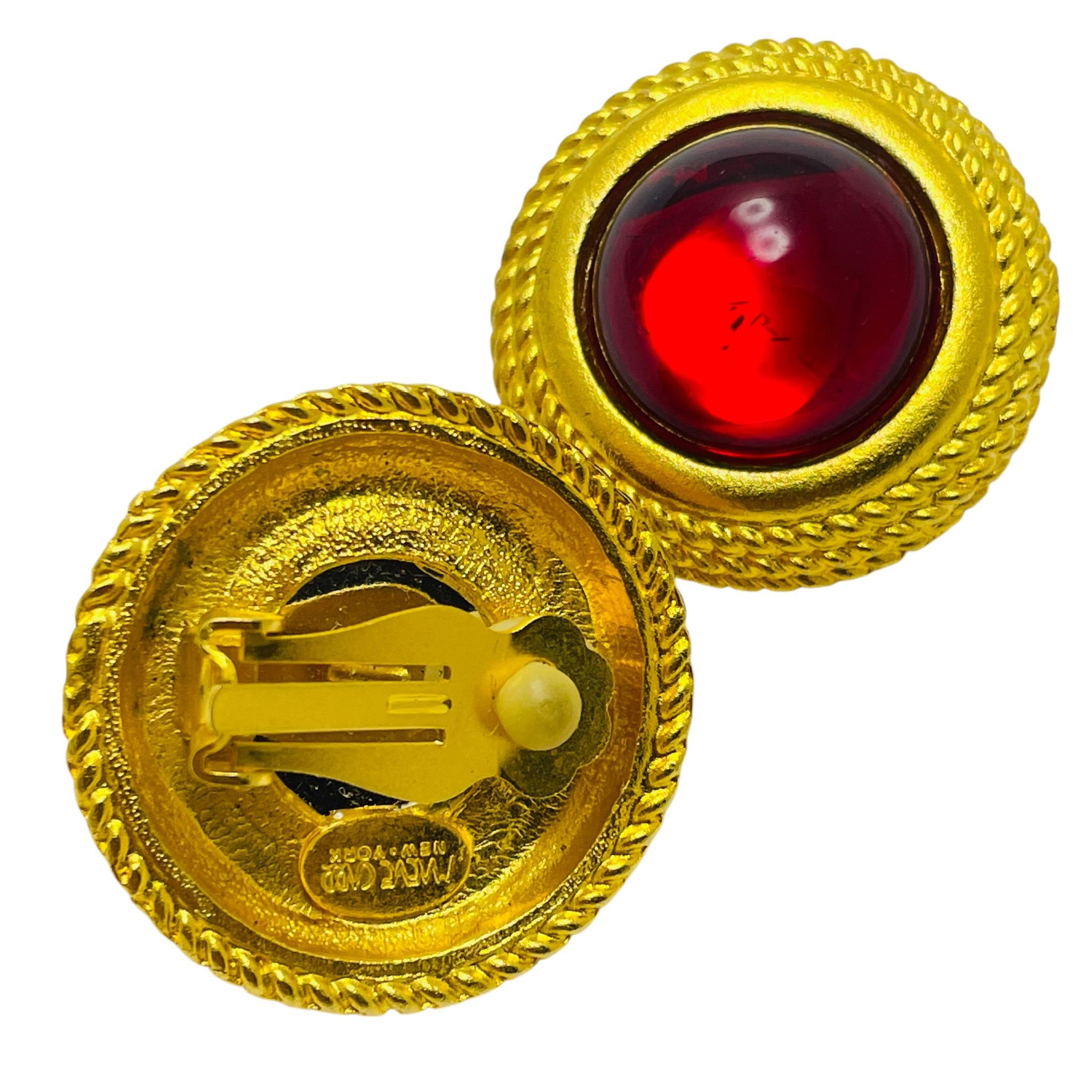 Vintage MAEVE CARR signed gold tone red glass designer clip on earrings In Good Condition For Sale In Palos Hills, IL