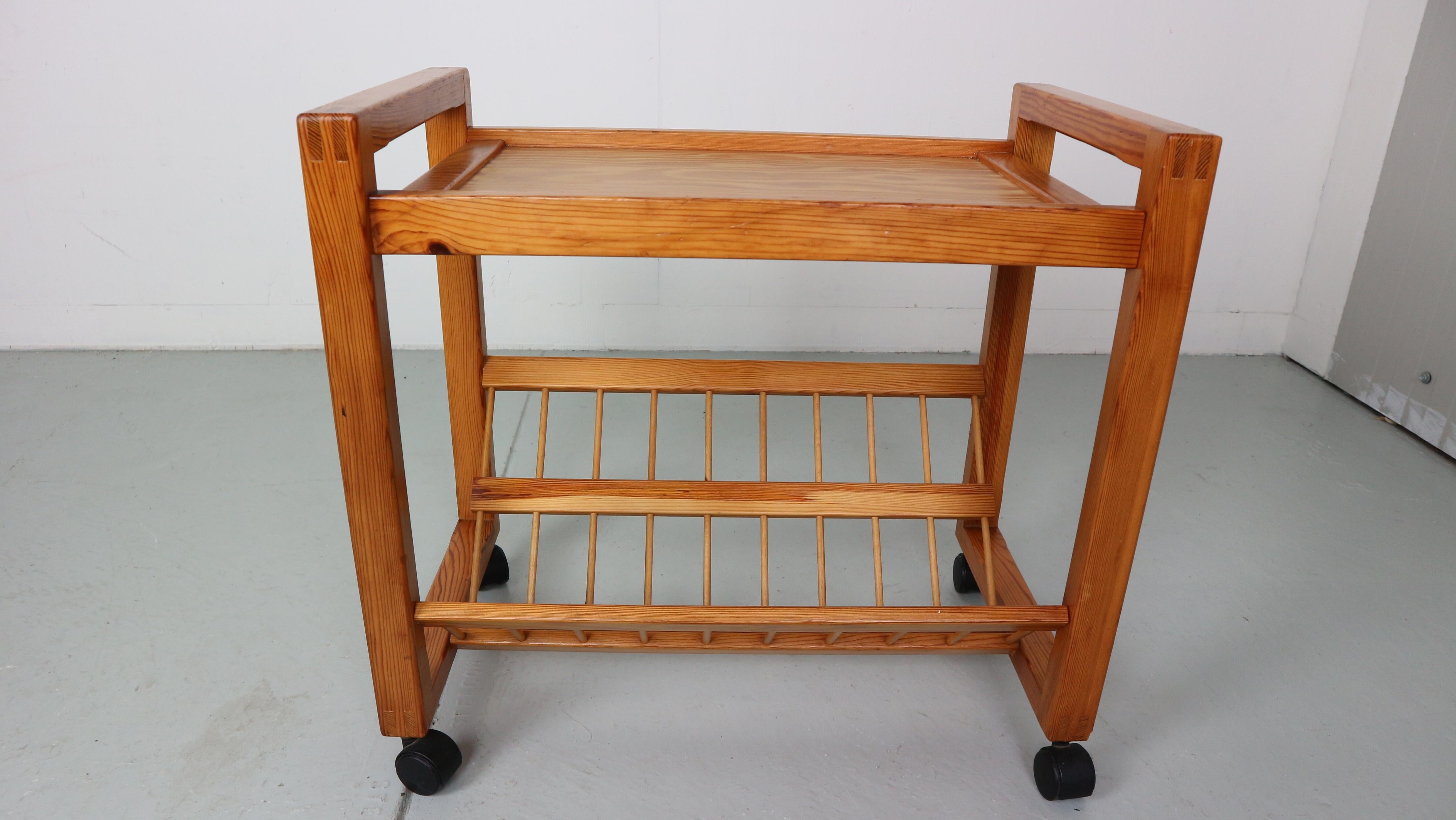 vintage magazine and serving cart made of pine 1970s In Good Condition For Sale In The Hague, NL
