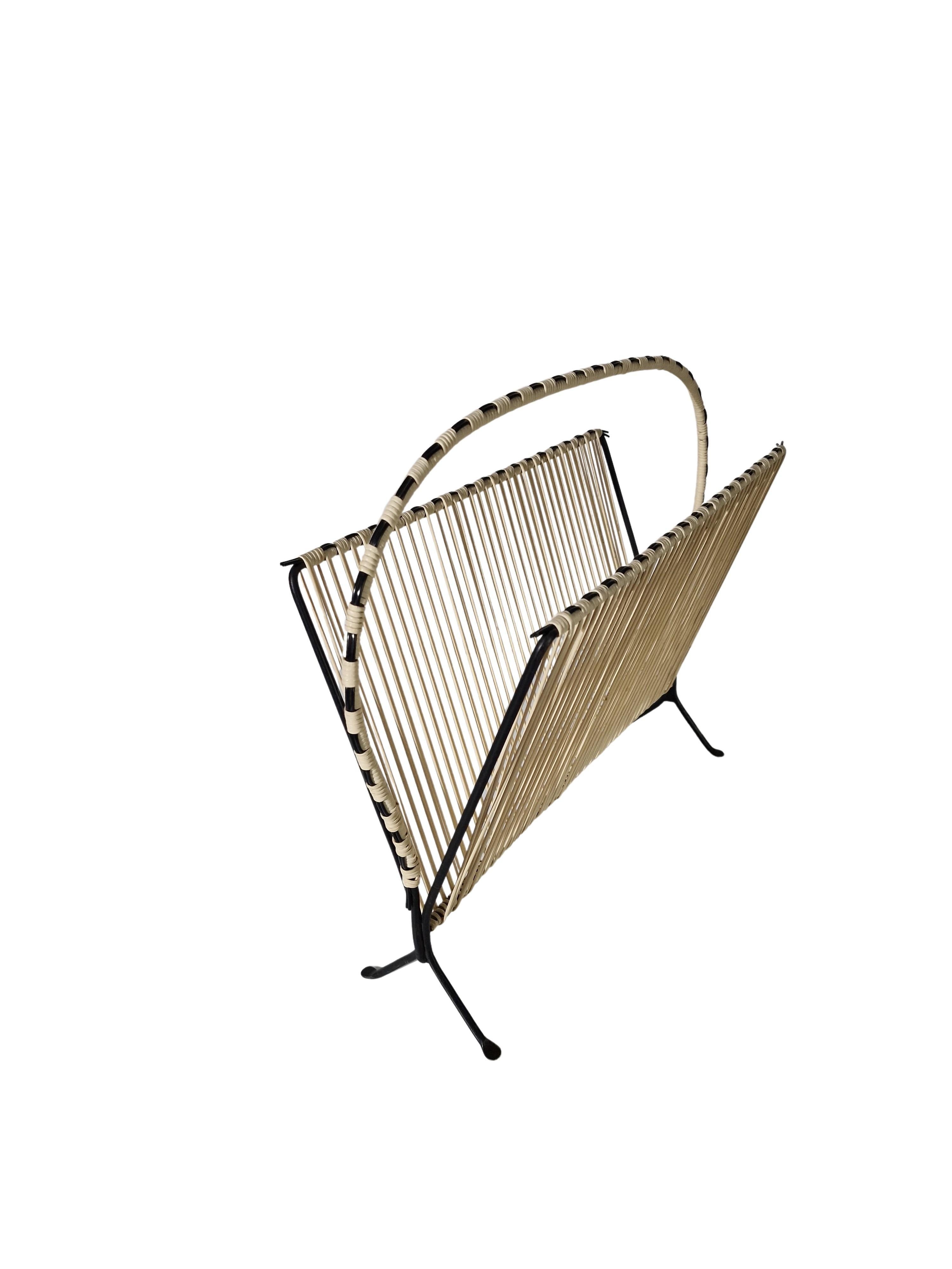 Vintage magazine holder newspaper rack, string Design, 1950s, Italy For Sale 3