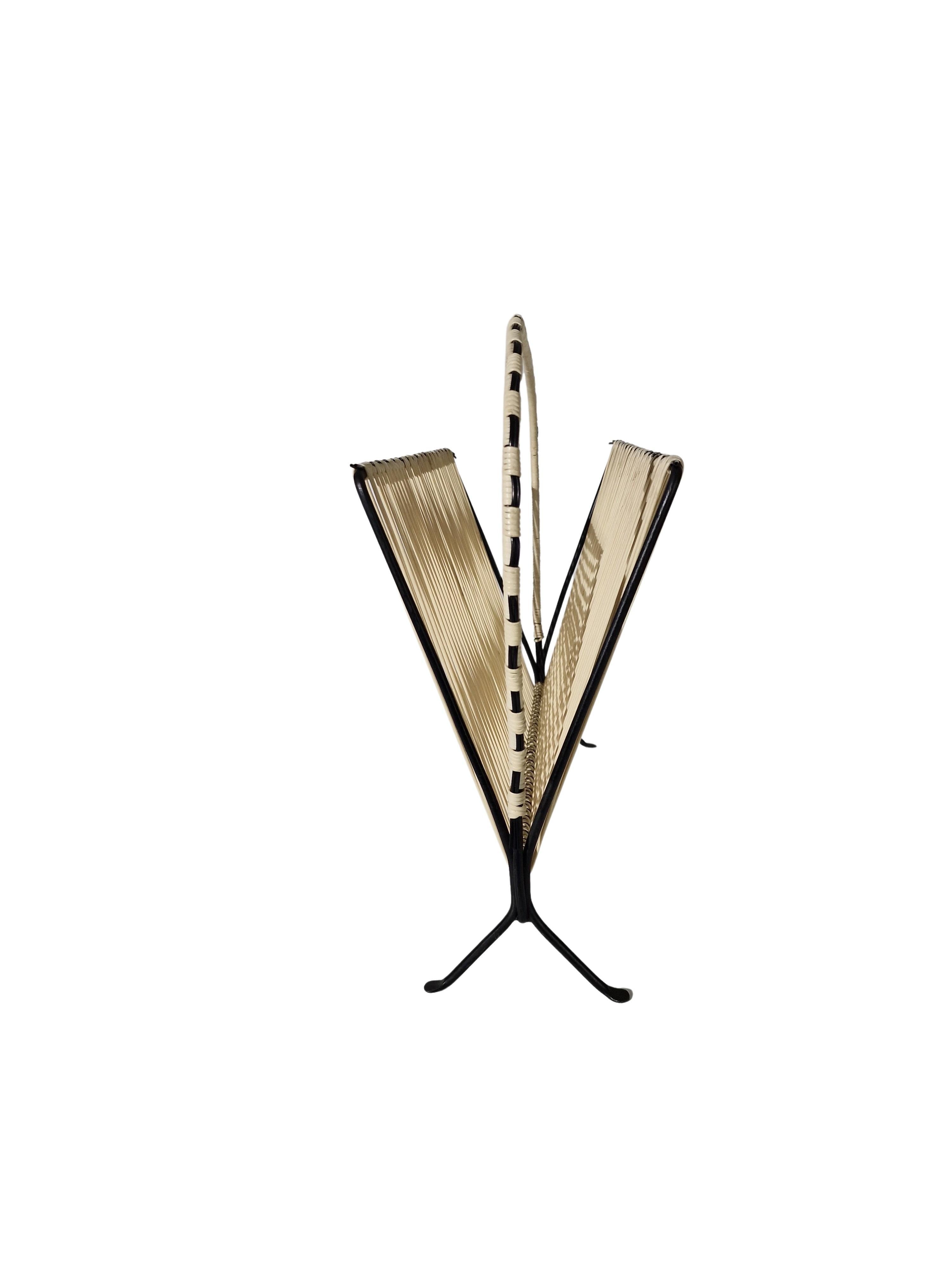 Mid-Century Modern Vintage magazine holder newspaper rack, string Design, 1950s, Italy For Sale
