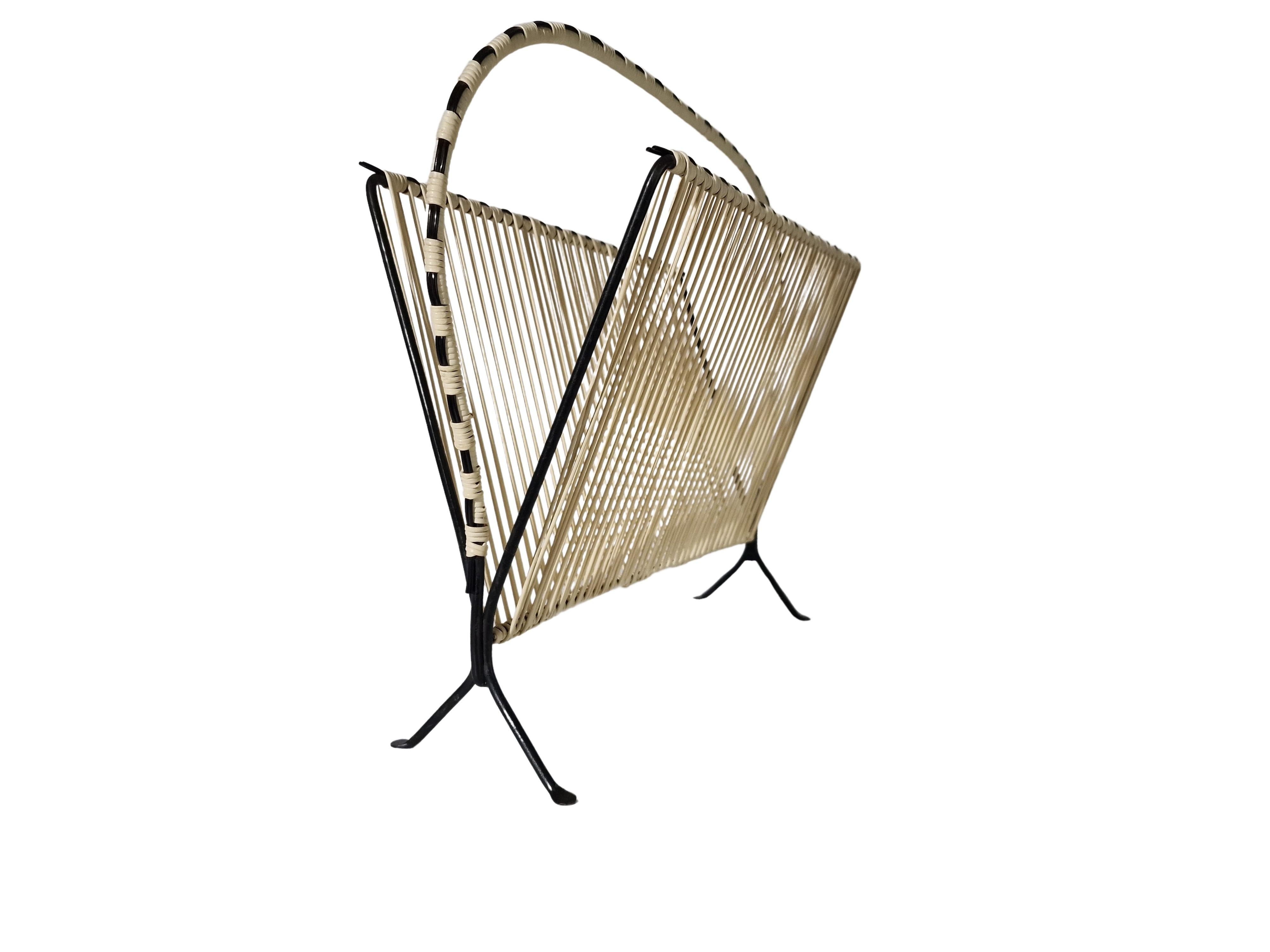 Vintage magazine holder newspaper rack, string Design, 1950s, Italy For Sale 2