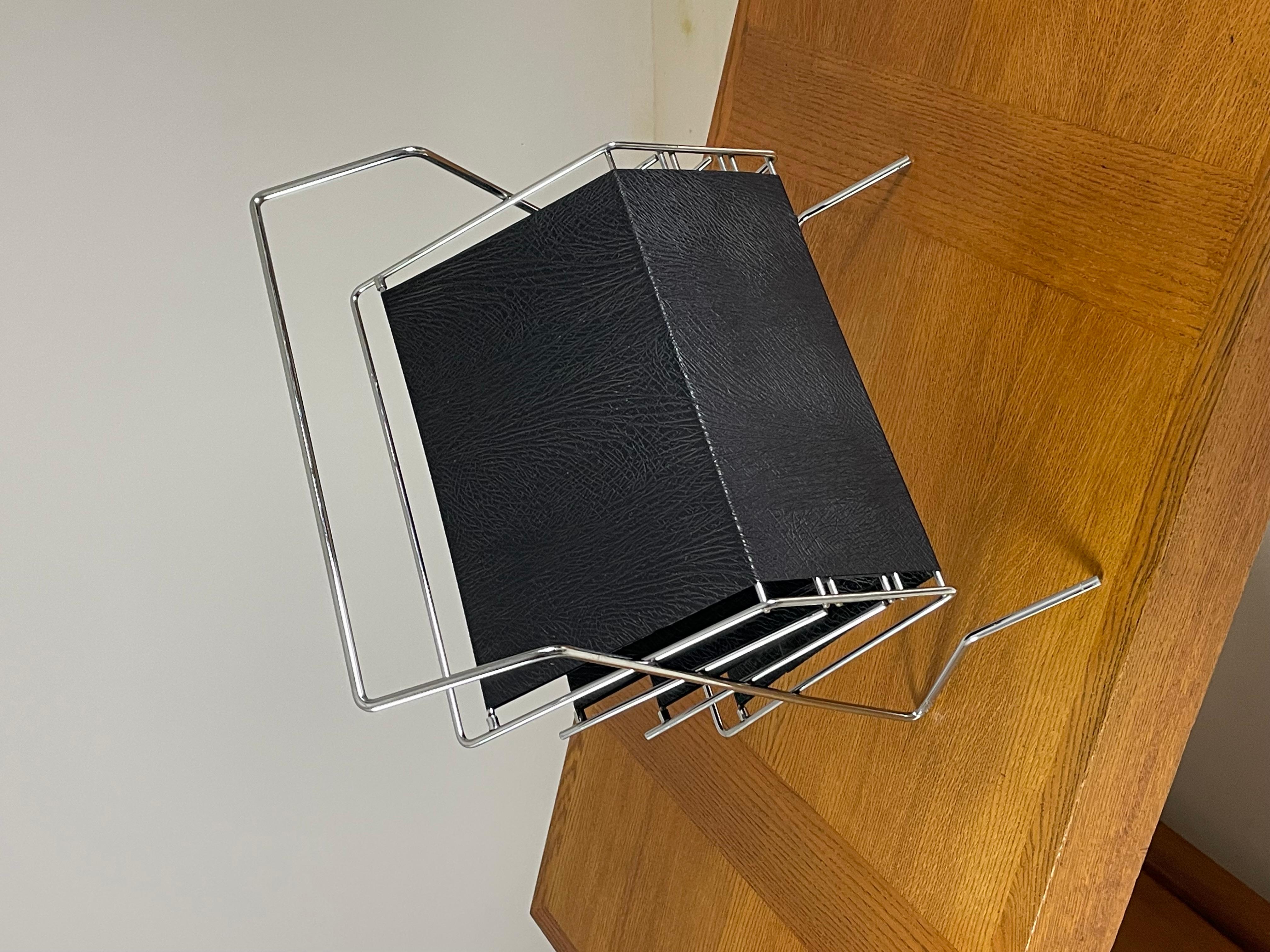 Vintage magazine rack by Voss, Germany, 1960s In Good Condition For Sale In GRENOBLE, FR