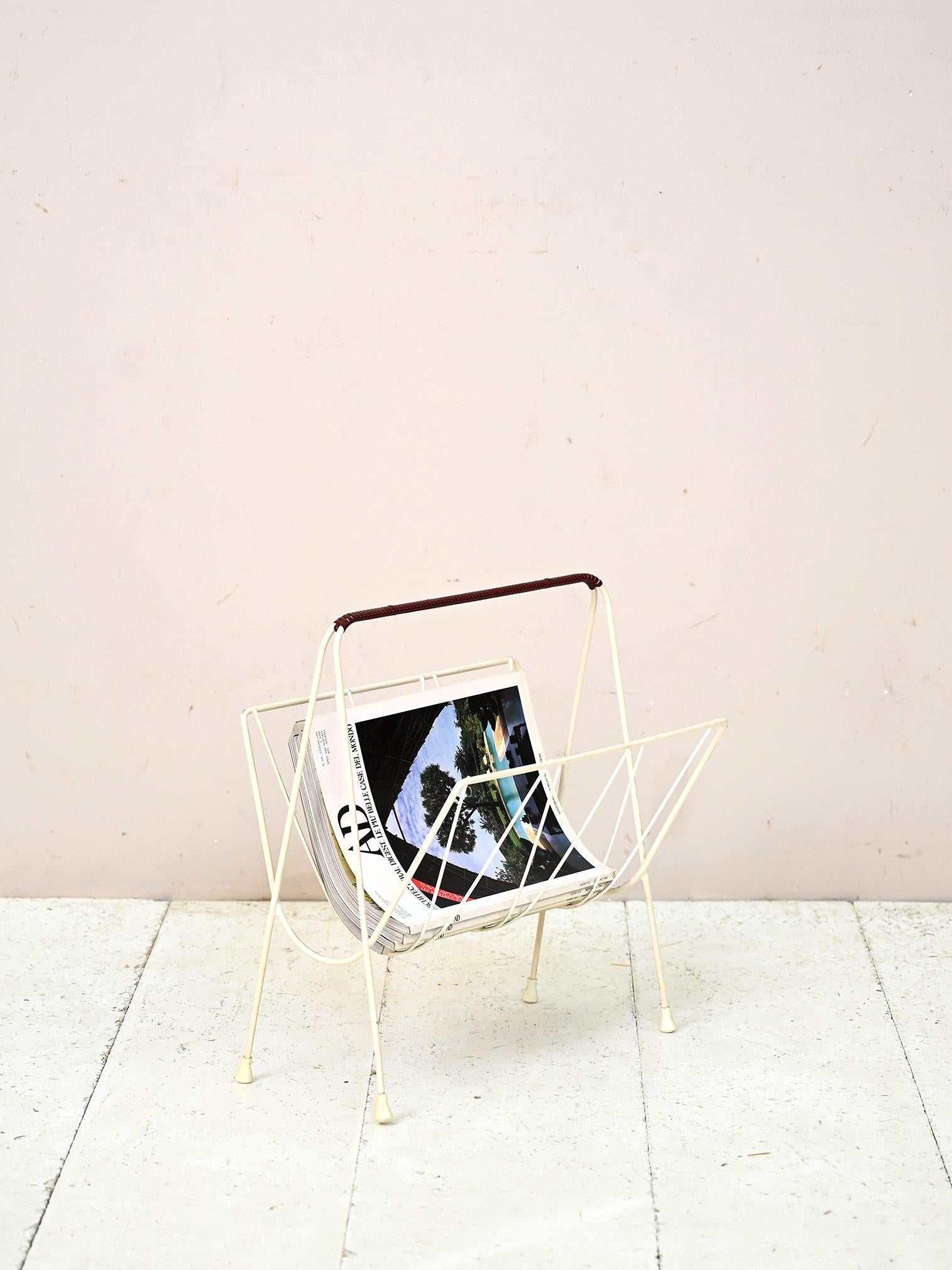 1960s magazine rack made of curved white metal.

This original Scandinavian furniture accessory dates from the early 1960s. Made of curved tubular metal and lacquered white. The practical handle is covered with woven plastic rope. 

Good