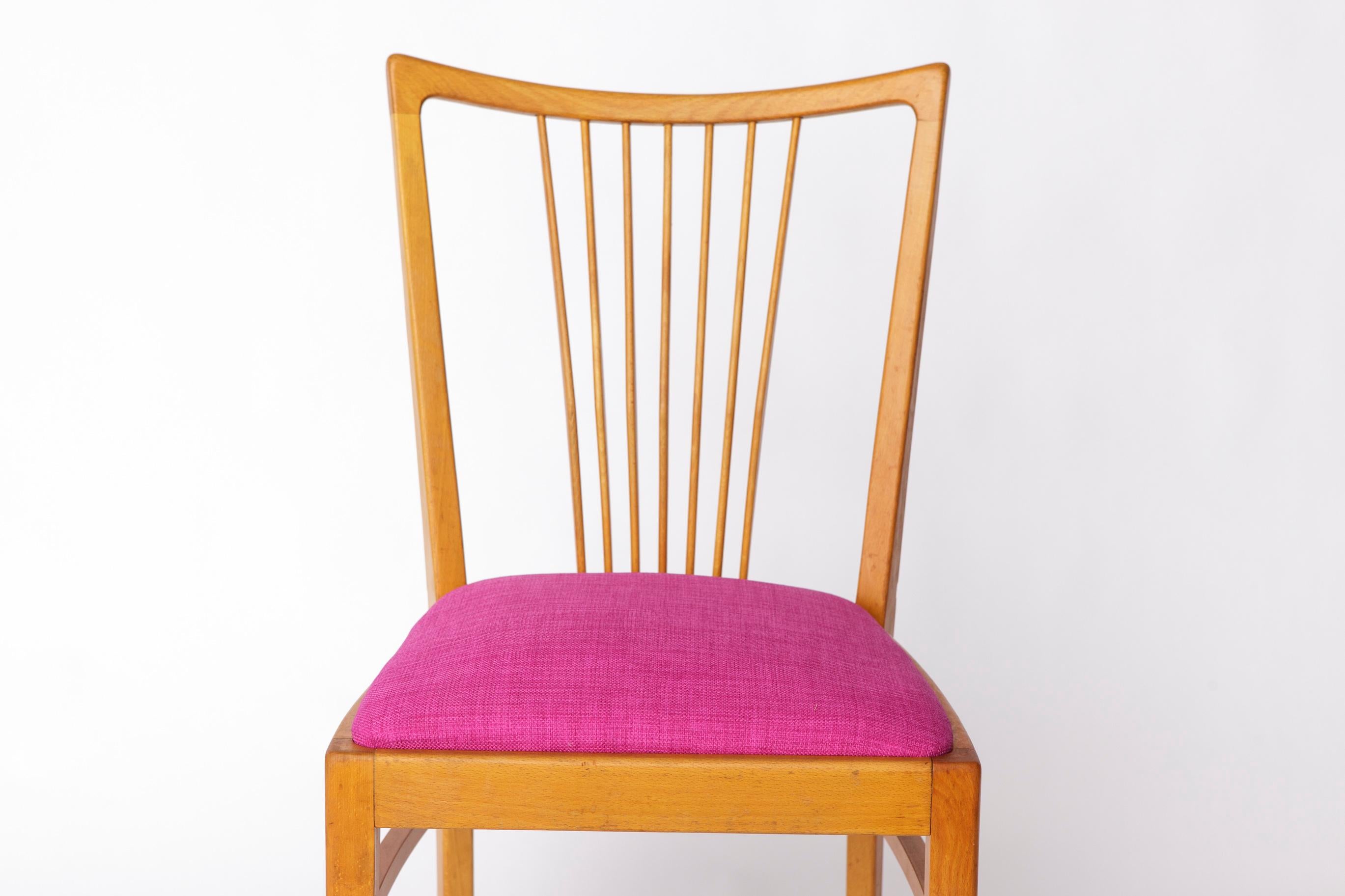 Vintage Chair from the 1960s–1970s
Origin: Germany  Maker: Unknown

A beautifully restored vintage chair with a sturdy beechwood frame, carefully cleaned, oiled, and reupholstered in a vibrant magenta fabric. The elegantly curved backrest adds a