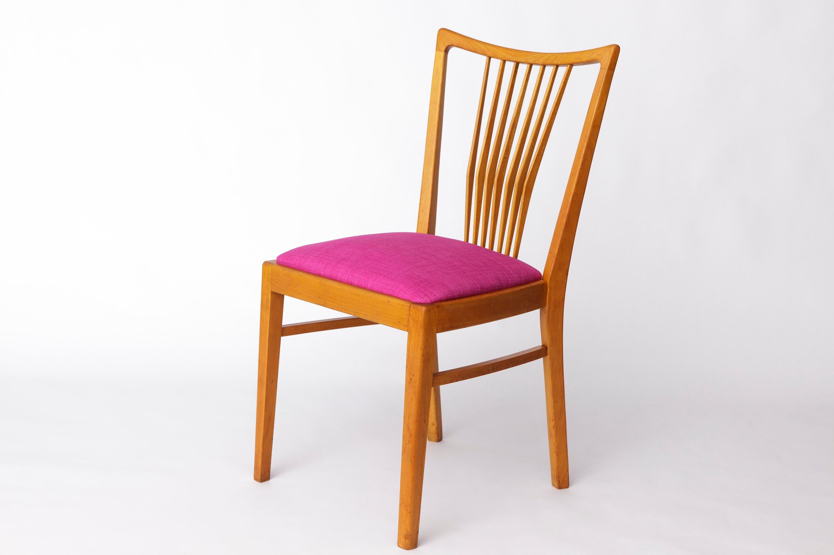 Vintage Magenta Upholstered Beech Dining Chair – Germany, 1960s–1970s In Good Condition For Sale In Hannover, DE
