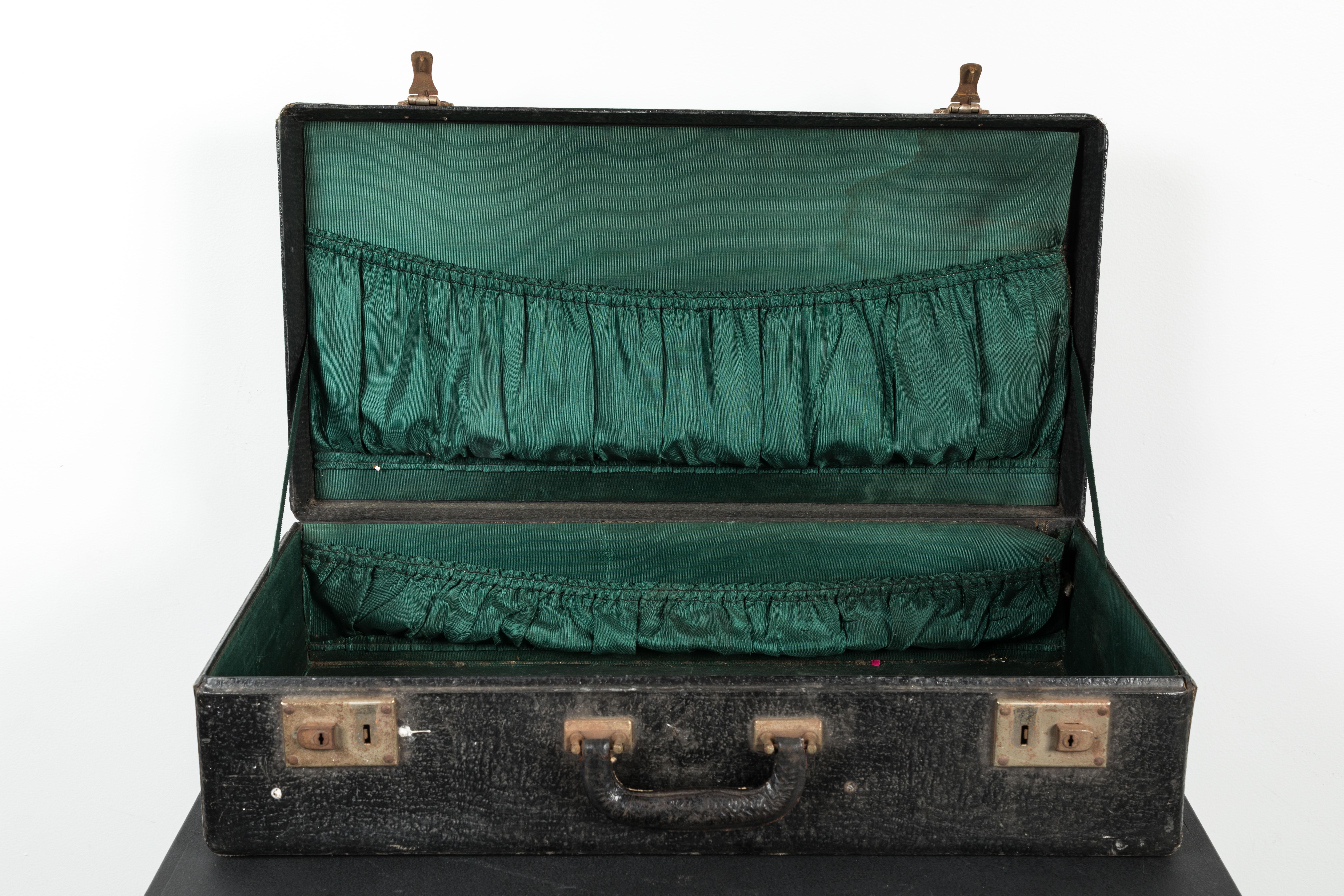 Vintage Zauberer Magie Koffer Hand gemalt Volkskunst (Mitte des 20. Jahrhunderts) im Angebot