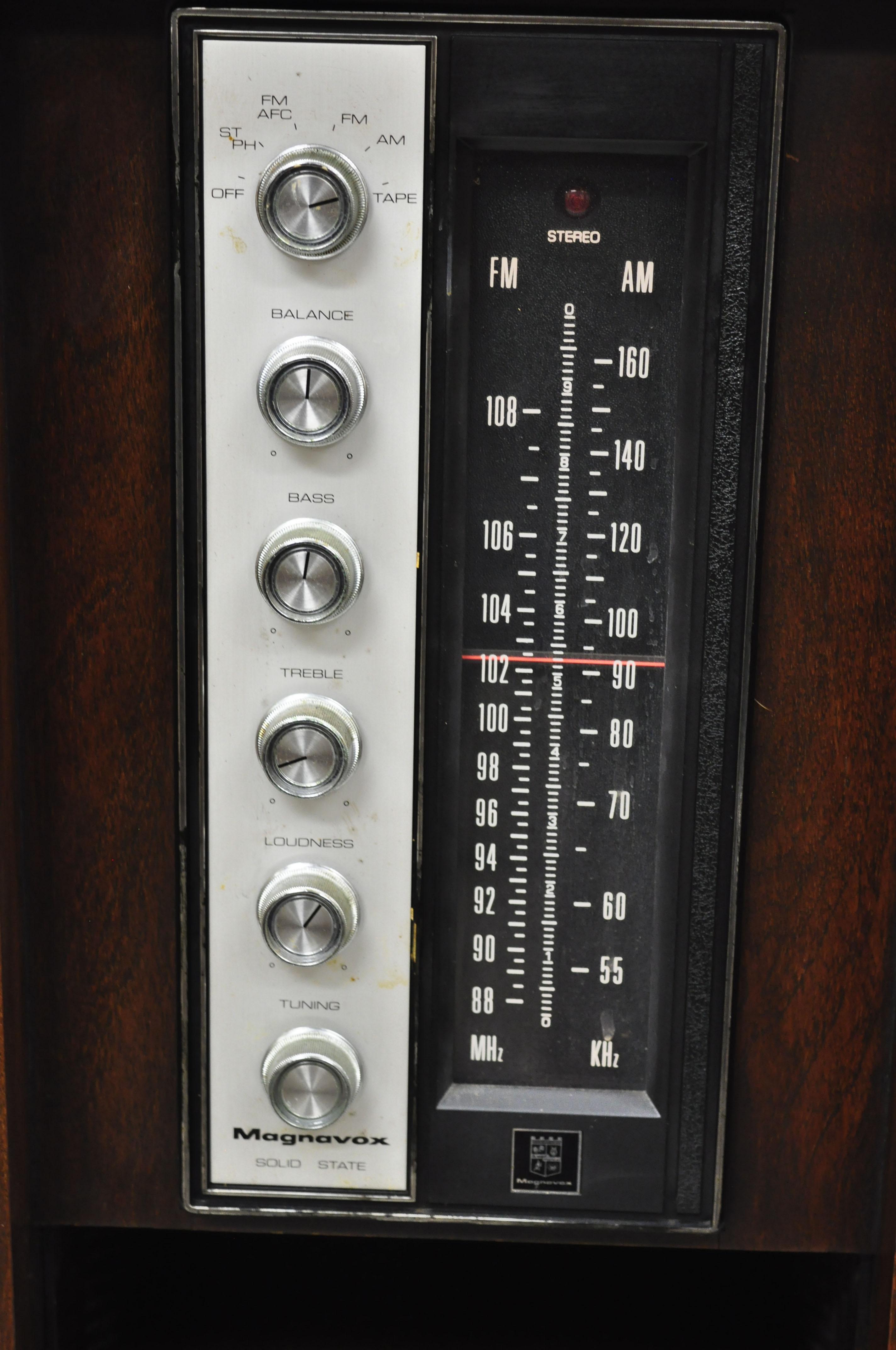 Mid-Century Modern Vintage Magnavox Mid Century Tower Column Pedestal Rodeo Stereo 8 Track Console
