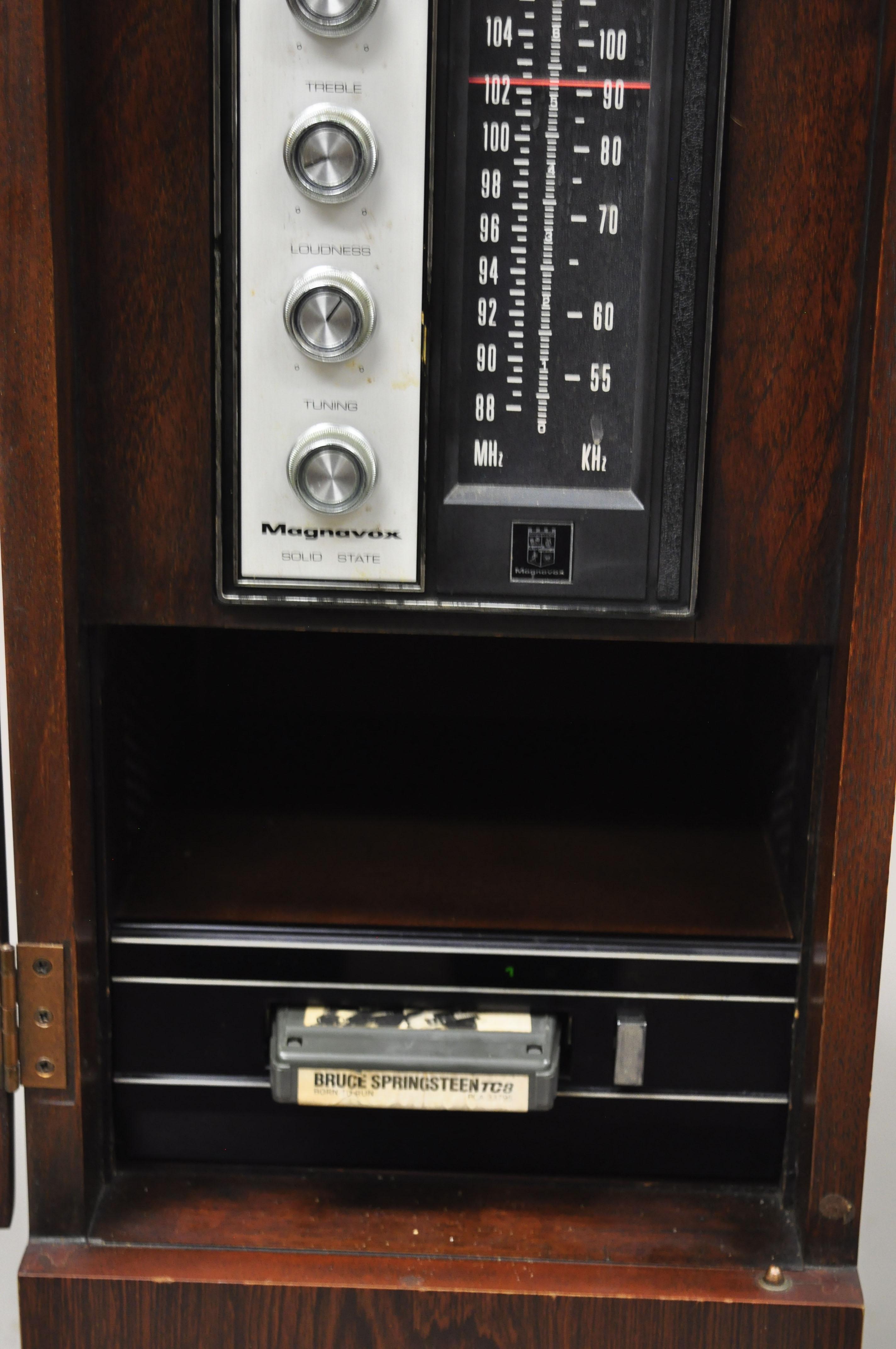 North American Vintage Magnavox Mid Century Tower Column Pedestal Rodeo Stereo 8 Track Console For Sale