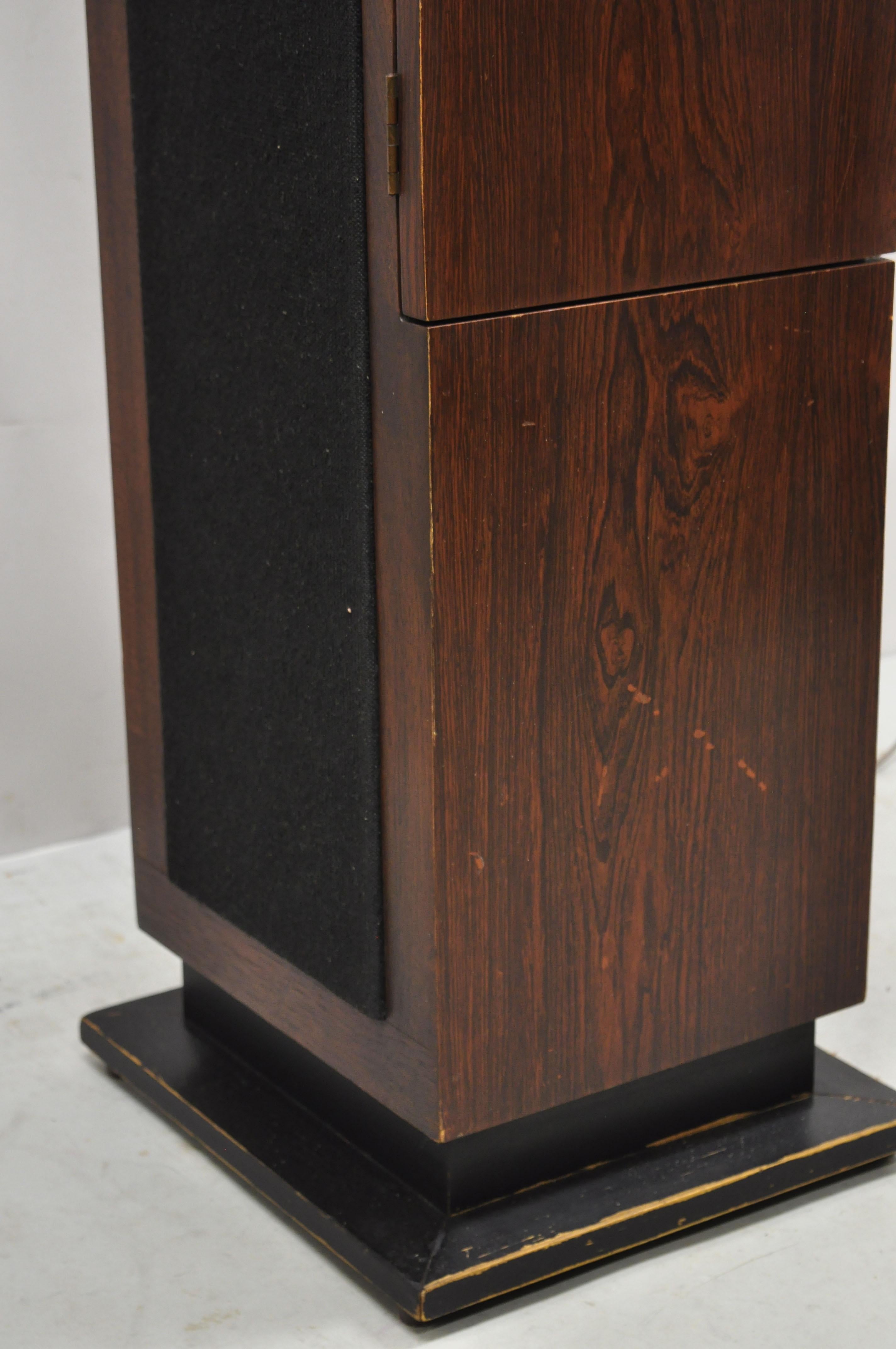 Vintage Magnavox Mid Century Tower Column Pedestal Rodeo Stereo 8 Track Console In Good Condition For Sale In Philadelphia, PA