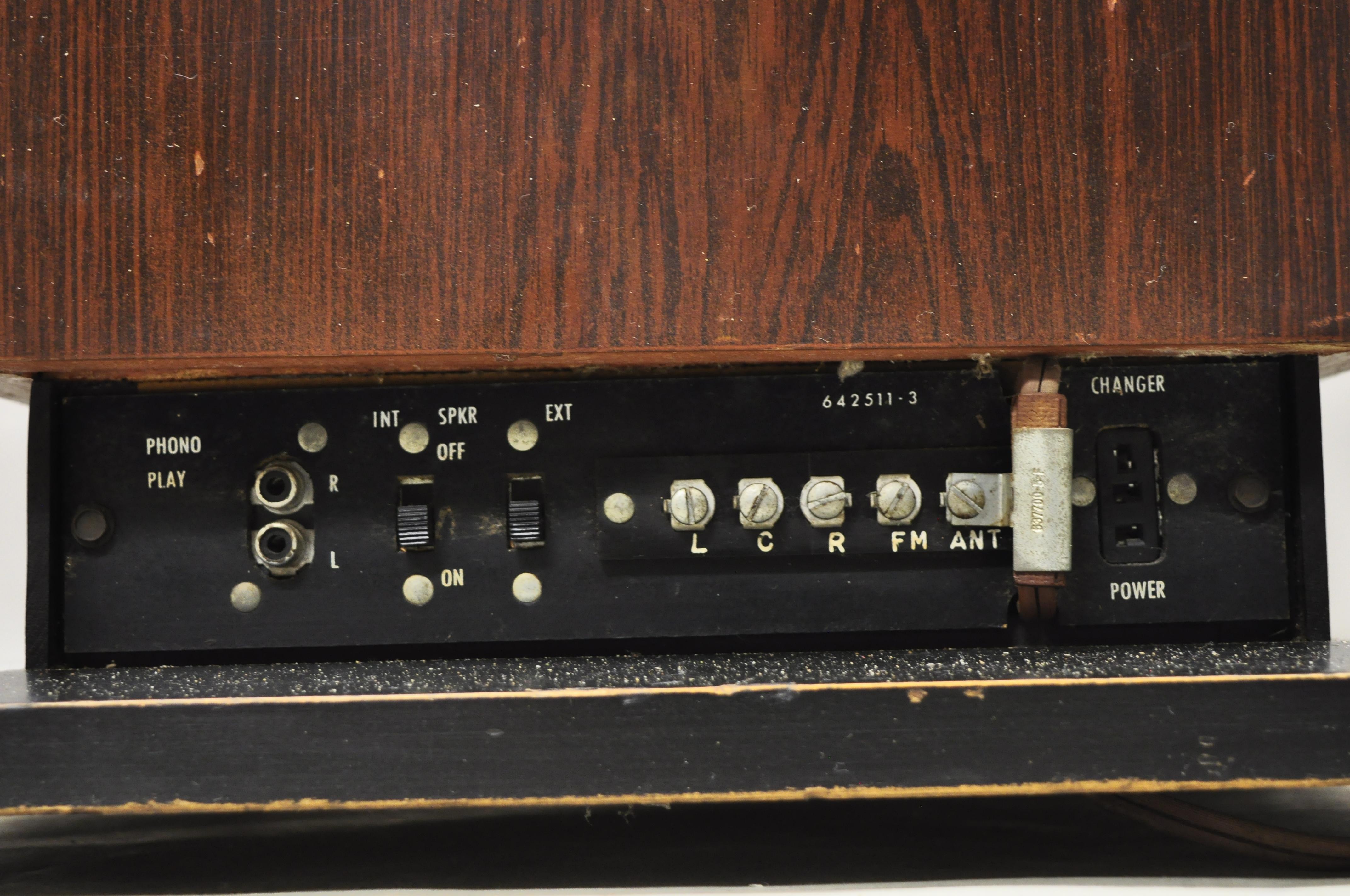 Late 20th Century Vintage Magnavox Mid Century Tower Column Pedestal Rodeo Stereo 8 Track Console