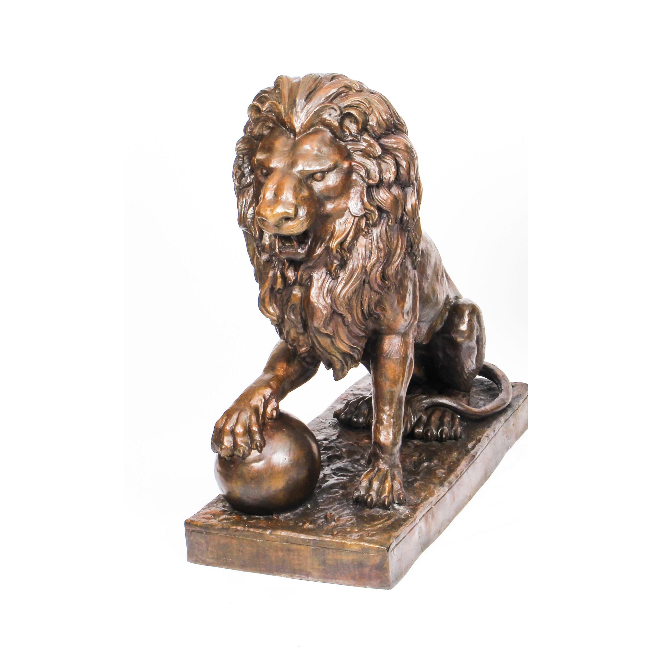 Vintage Magnificent Large Pair of Cast Bronze Medici Lions Late 20th Century For Sale 6
