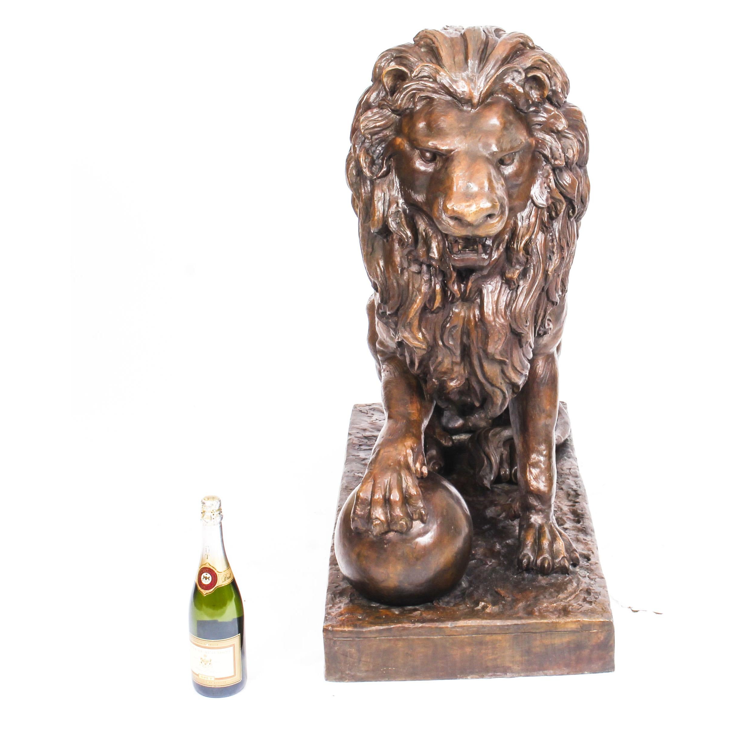 Vintage Magnificent Large Pair of Cast Bronze Medici Lions Late 20th Century For Sale 11