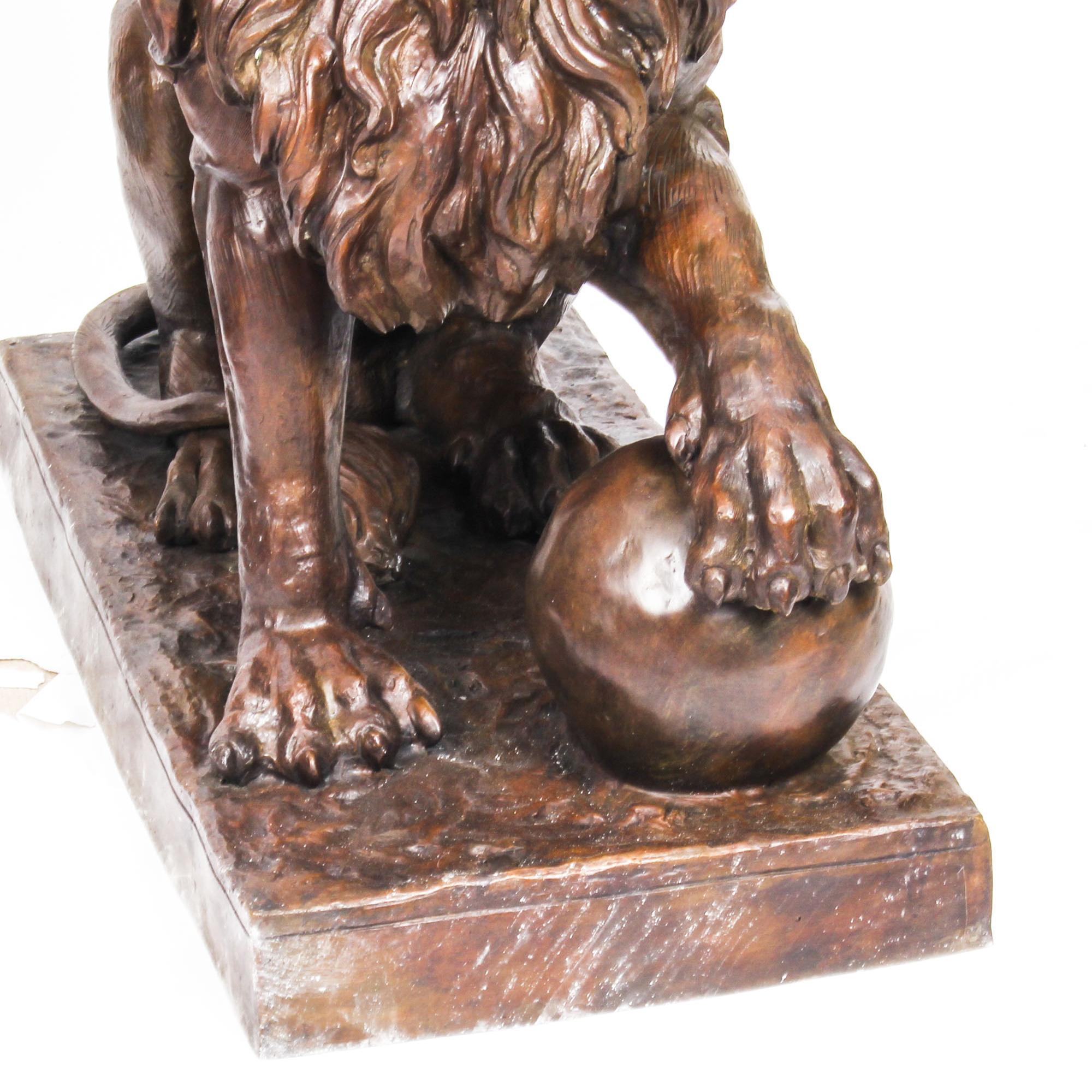 Vintage Magnificent Large Pair of Cast Bronze Medici Lions Late 20th Century For Sale 4