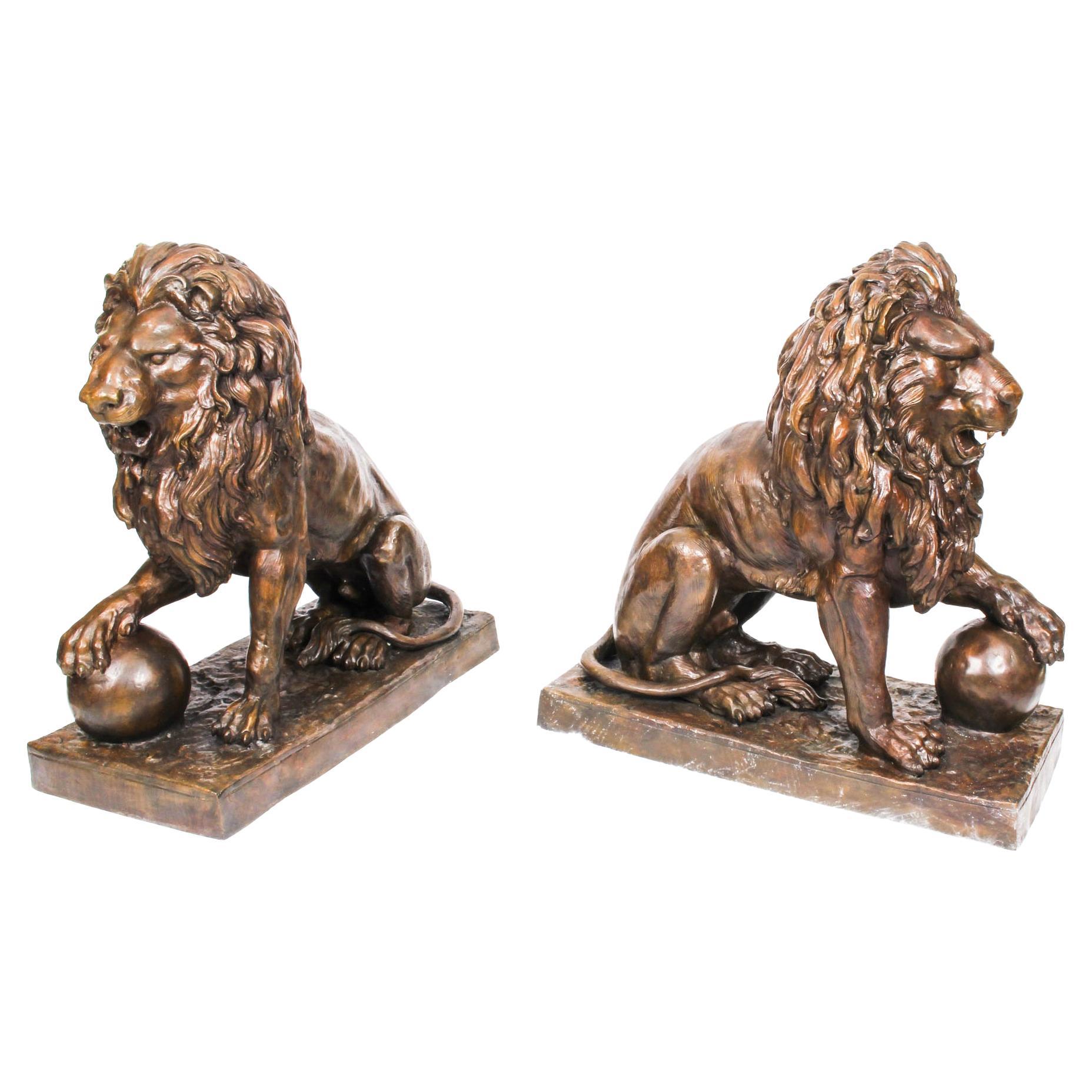 Vintage Magnificent Large Pair of Cast Bronze Medici Lions Late 20th Century For Sale