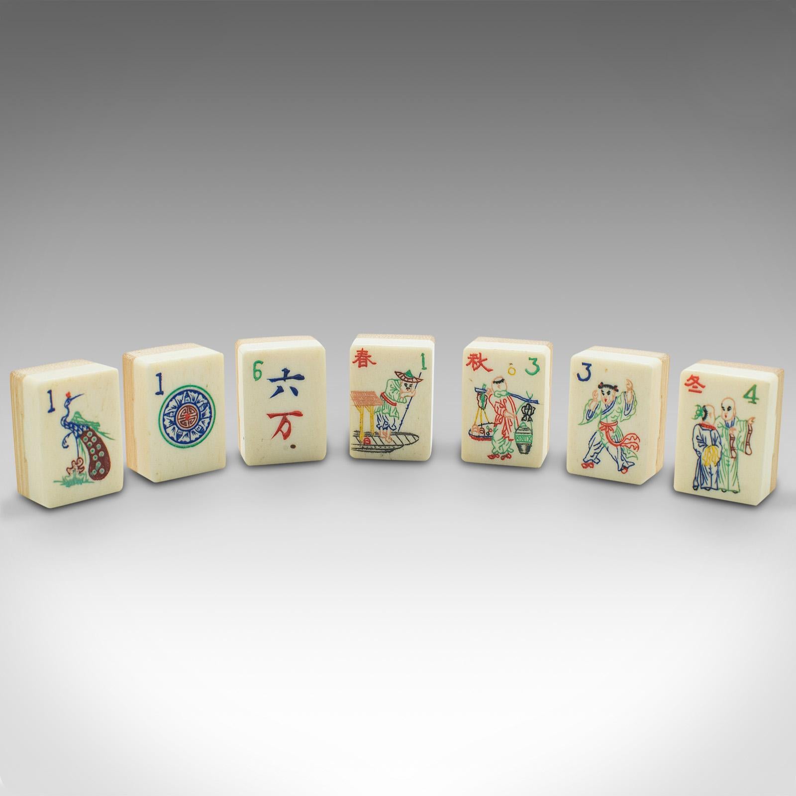 Vintage Mah Jong Set, Chinese, Velvet, Gaming Case, Bamboo, Late 20th Century In Good Condition For Sale In Hele, Devon, GB