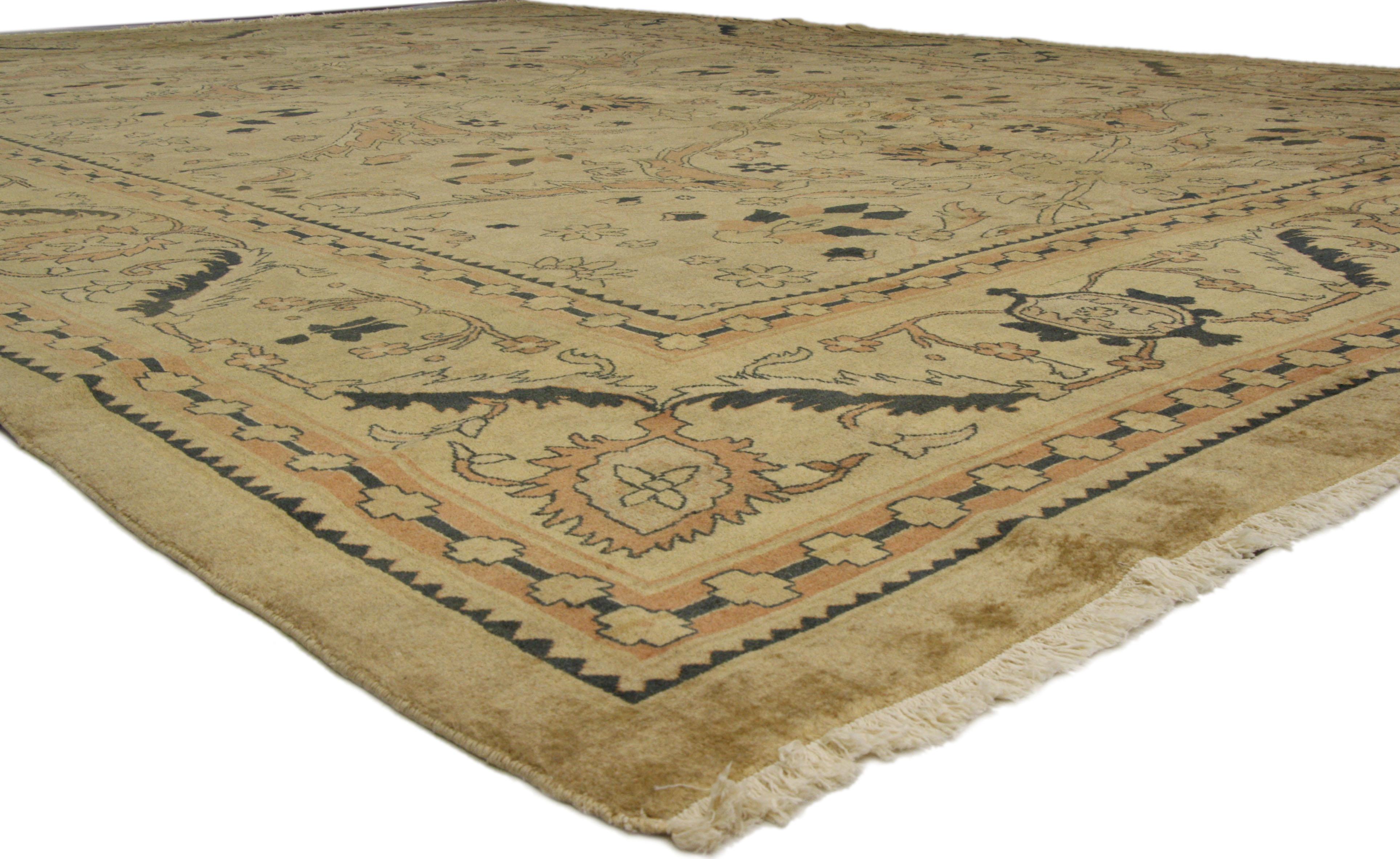 75823 Vintage Mahal Perserteppich, 13'00 x 18'03. Die persischen Mahal-Teppiche aus der Region Mahallat im zentralen Nordwesten des Iran sind bekannt für ihre auffälligen geometrischen Muster, ihre großzügigen Abmessungen und ihre sorgfältige