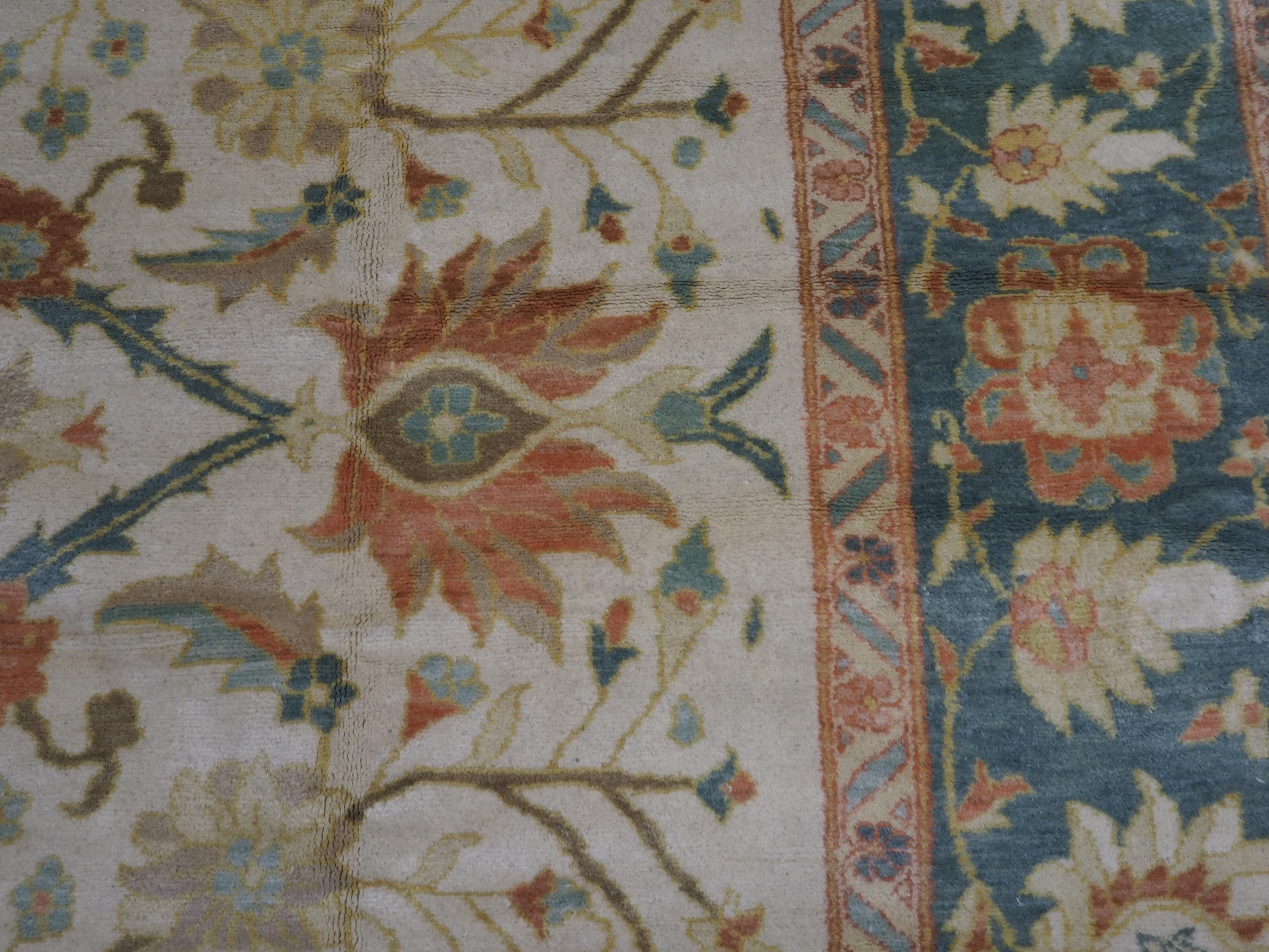 Vintage Mahal-Teppich im Vintage-Stil im Mahal-Stil mit großformatigem Design auf elfenbeinfarbenem Grund. im Angebot 4