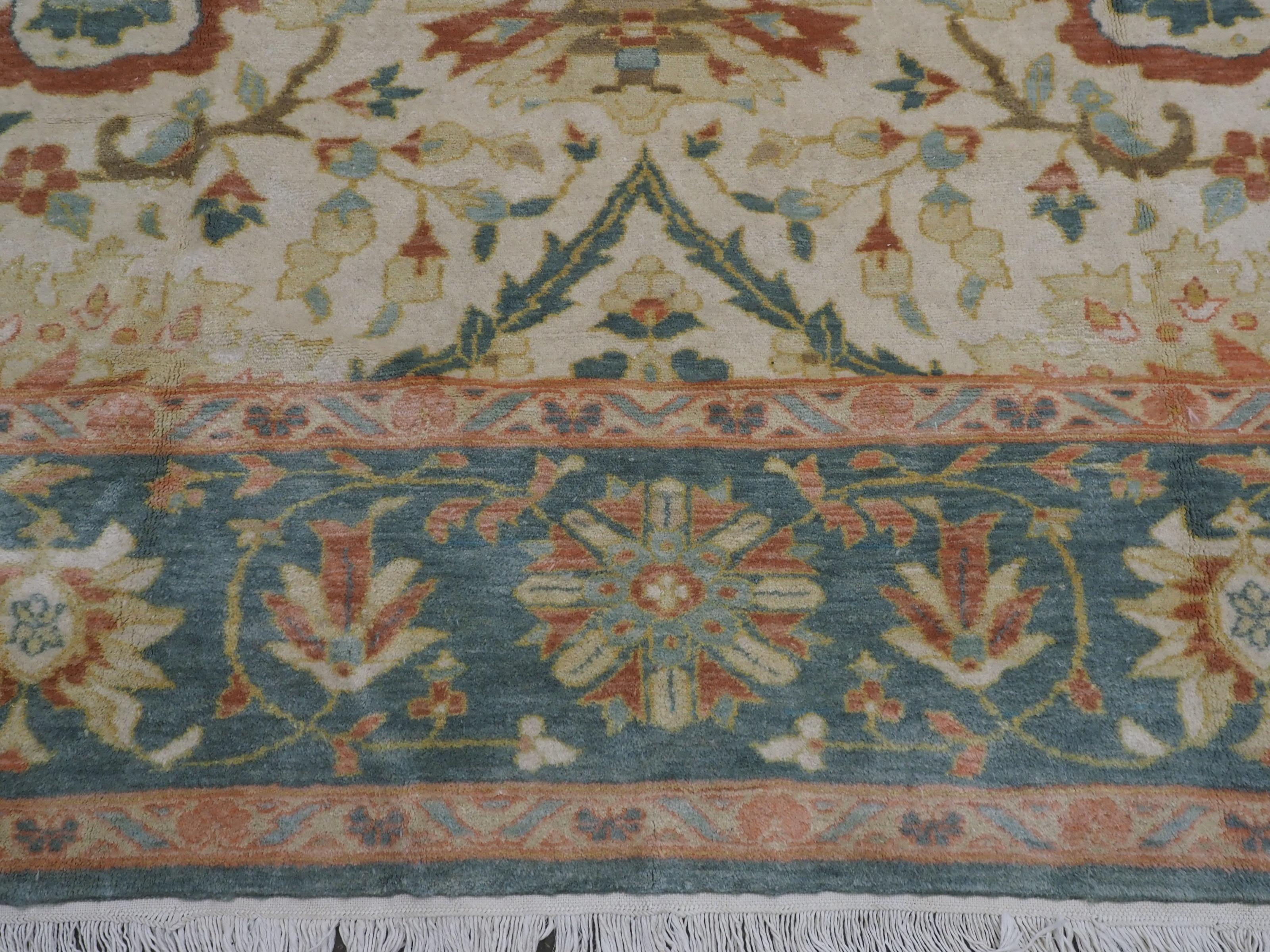 Vintage Mahal-Teppich im Vintage-Stil im Mahal-Stil mit großformatigem Design auf elfenbeinfarbenem Grund. im Angebot 6