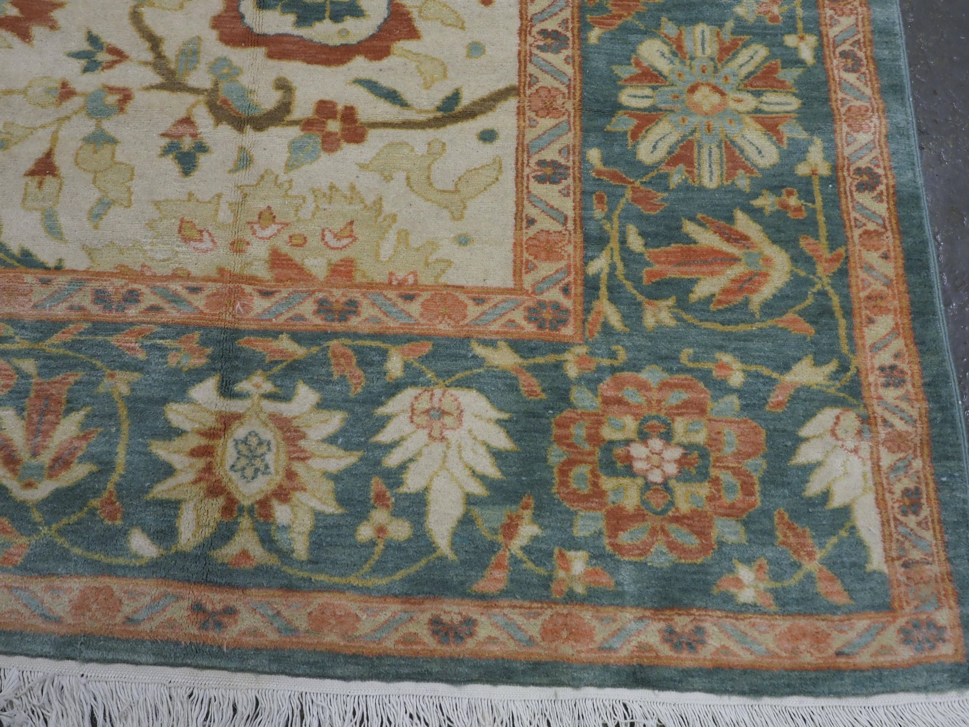 Vintage Mahal-Teppich im Vintage-Stil im Mahal-Stil mit großformatigem Design auf elfenbeinfarbenem Grund. im Angebot 7
