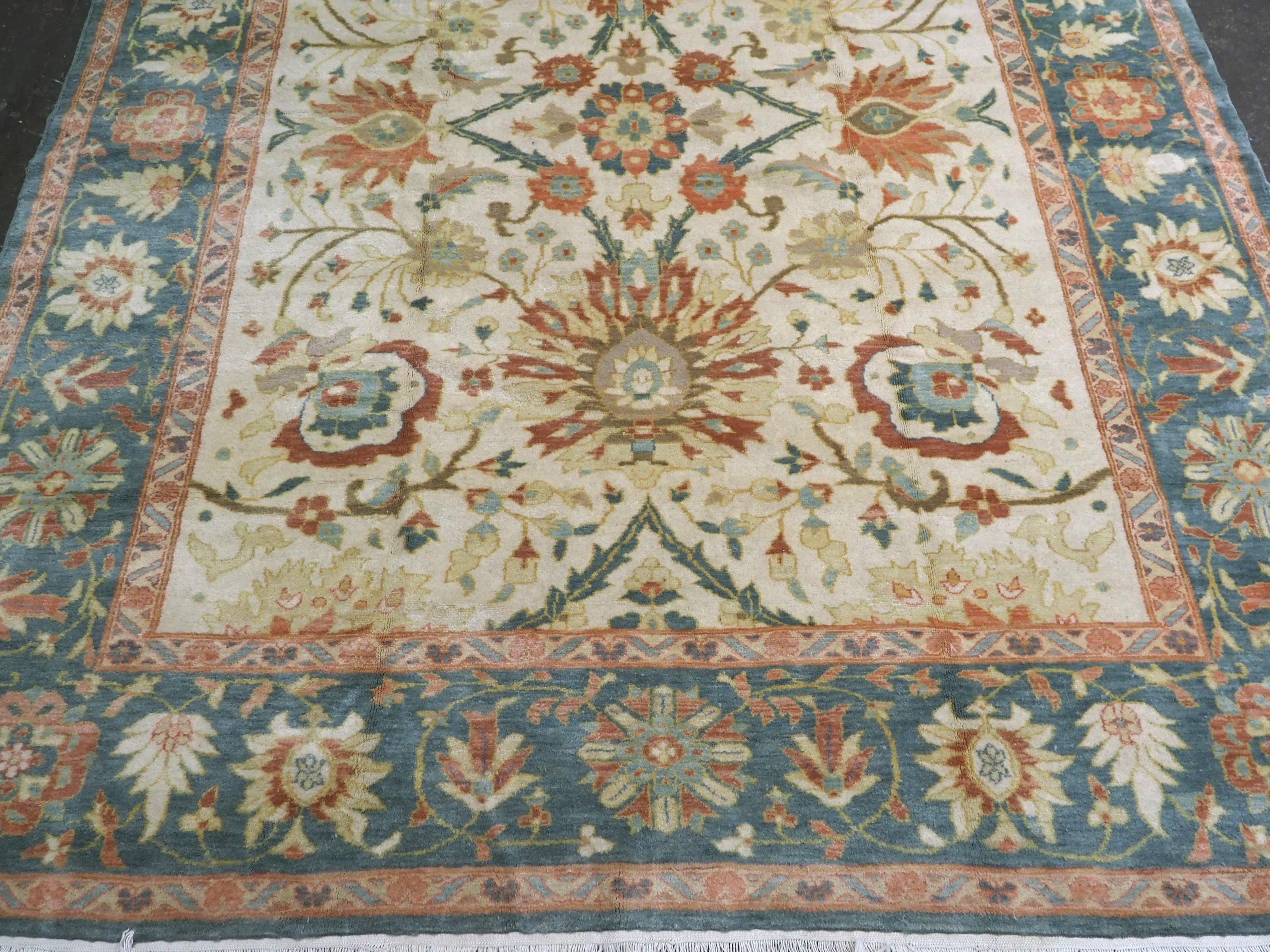 Vintage Mahal-Teppich im Vintage-Stil im Mahal-Stil mit großformatigem Design auf elfenbeinfarbenem Grund. (Ende des 20. Jahrhunderts) im Angebot