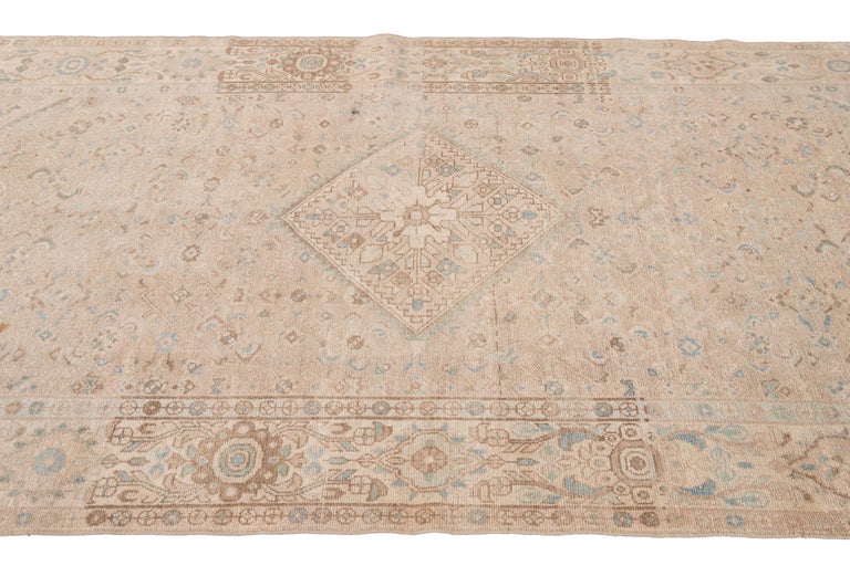 Vintage Mahal with Muted Neutral Tones Wool Rug. 5'1