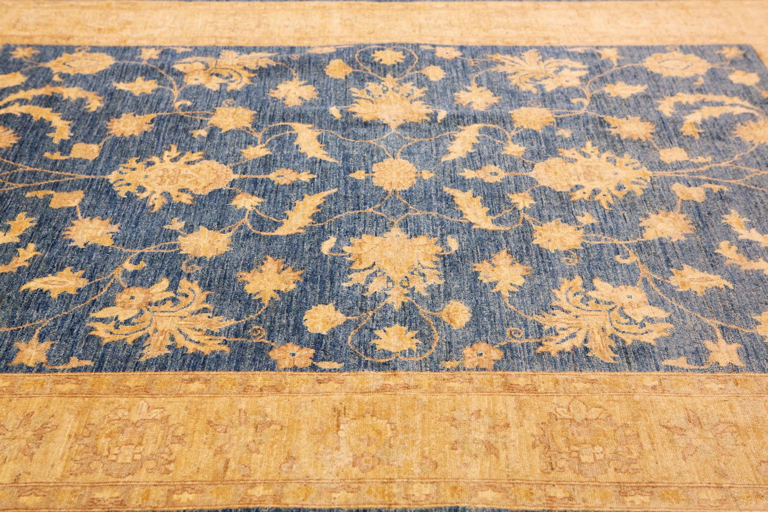 Dieser unglaubliche handgeknüpfte Vintage Mahal Ziegler-Teppich ist die perfekte Ergänzung für jedes Zuhause. Hergestellt aus den hochwertigsten MATERIALEN, wird er sicher viele Jahre halten. Außerdem ist das Design einfach umwerfend. Er verleiht
