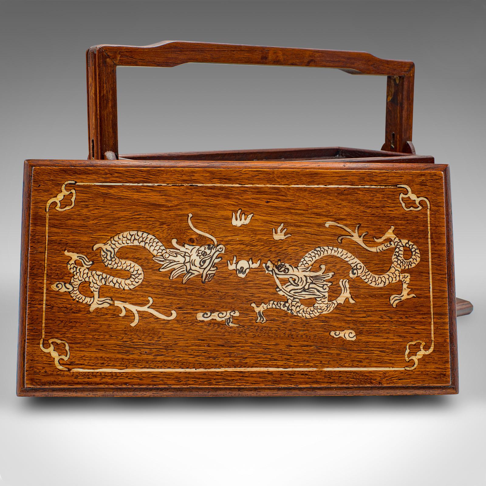 Boîtier chinois de jeu, forme de verrouillage, milieu de siècle, vers 1950 en vente 1