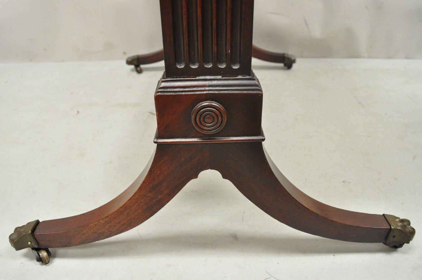 Vintage Mahogany 2 Tier Brown Tooled Leather Top Accent Side End Table For Sale 2