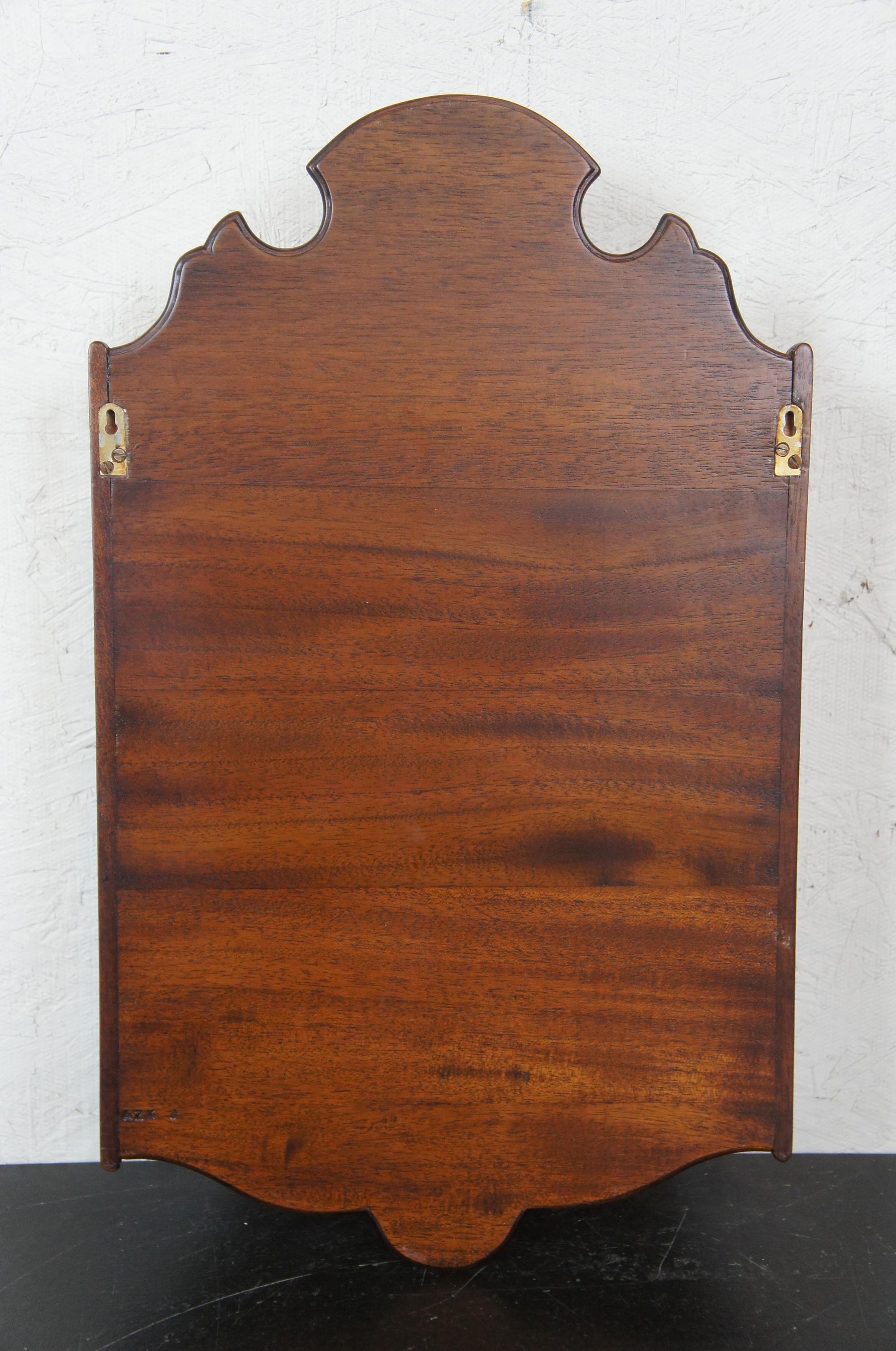 Vintage Mahogany 3-Tier Wall Hanging Shelf Traditional Carved Trinket Display 3