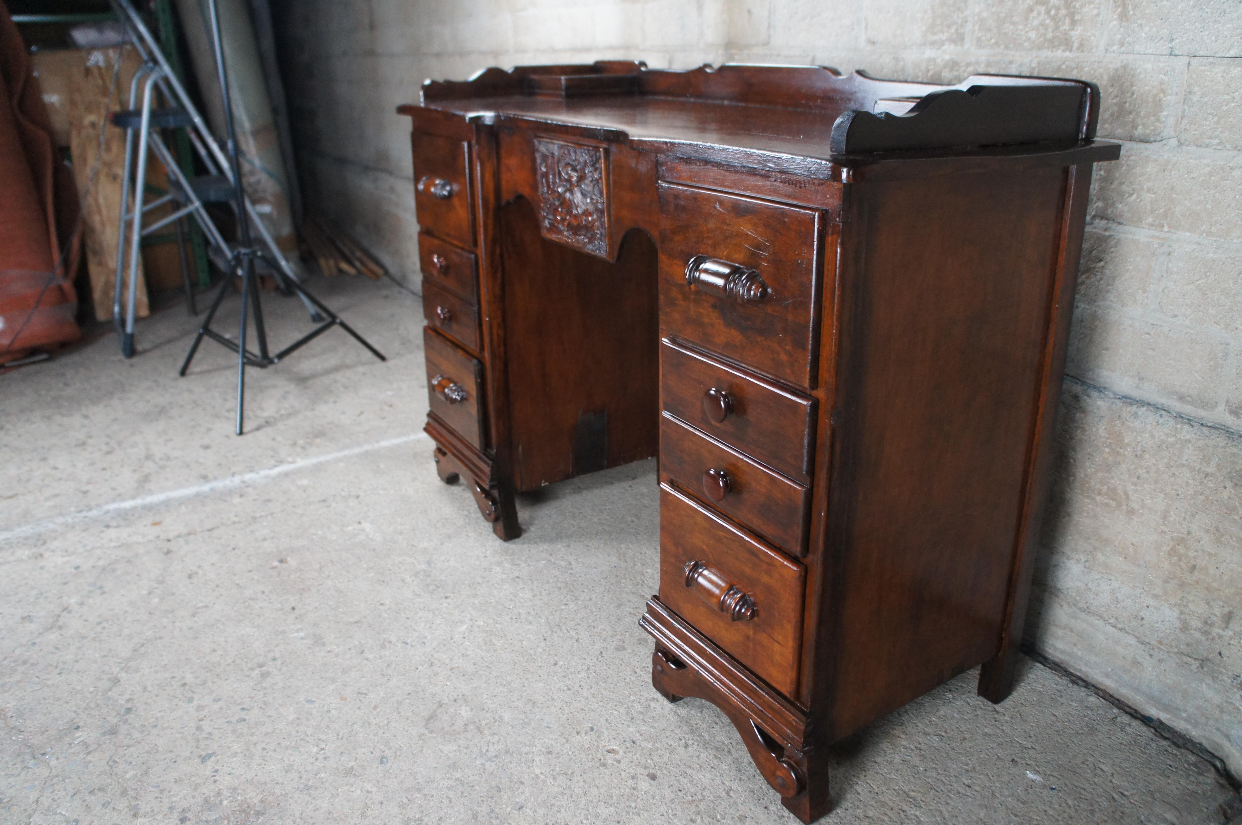 20th Century Vintage Mahogany American Colonial Kneehole Library Vanity Writing Desk For Sale