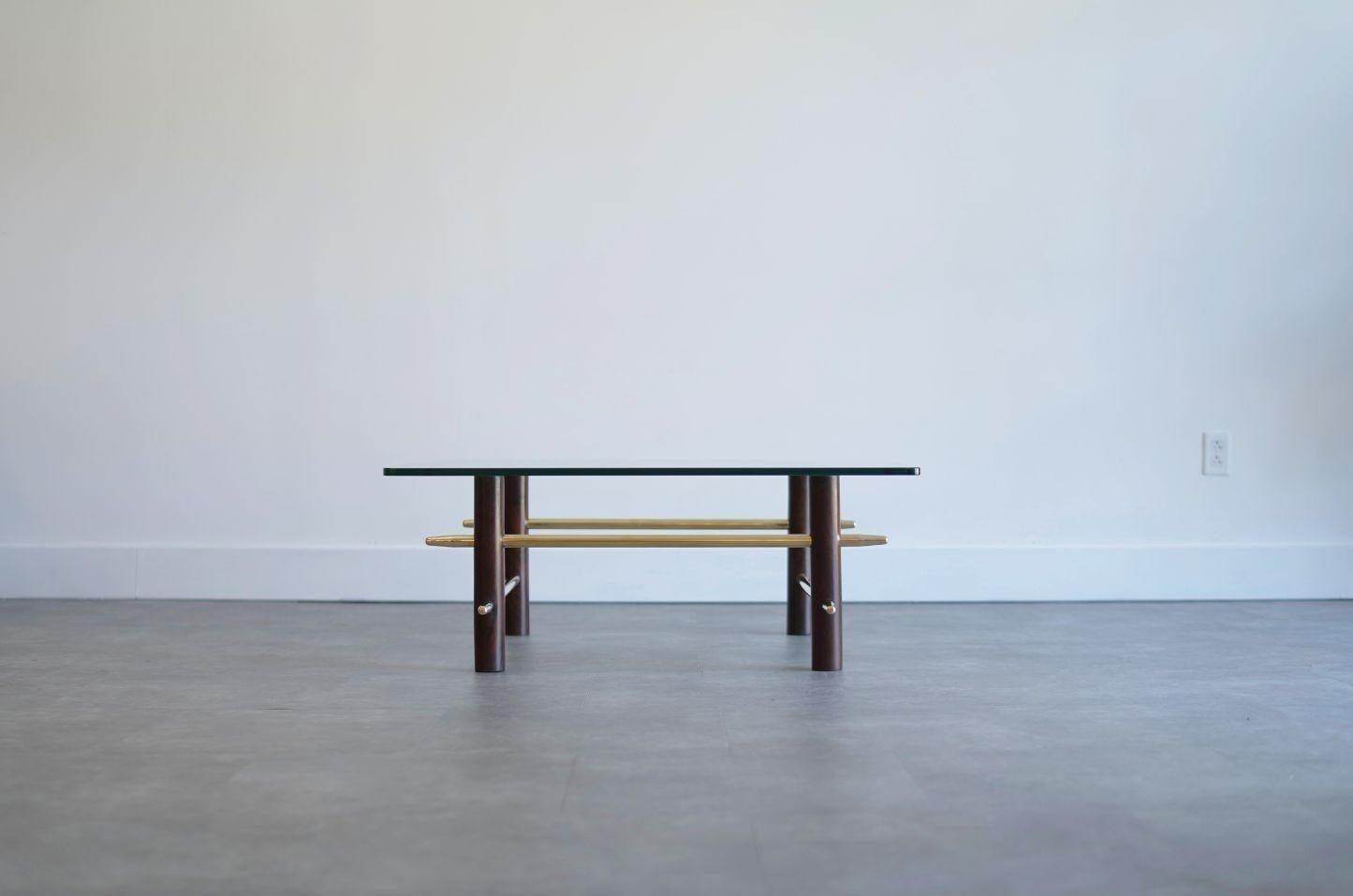 Mid-Century Modern Table basse vintage en acajou et laiton, C.C. 1950s en vente