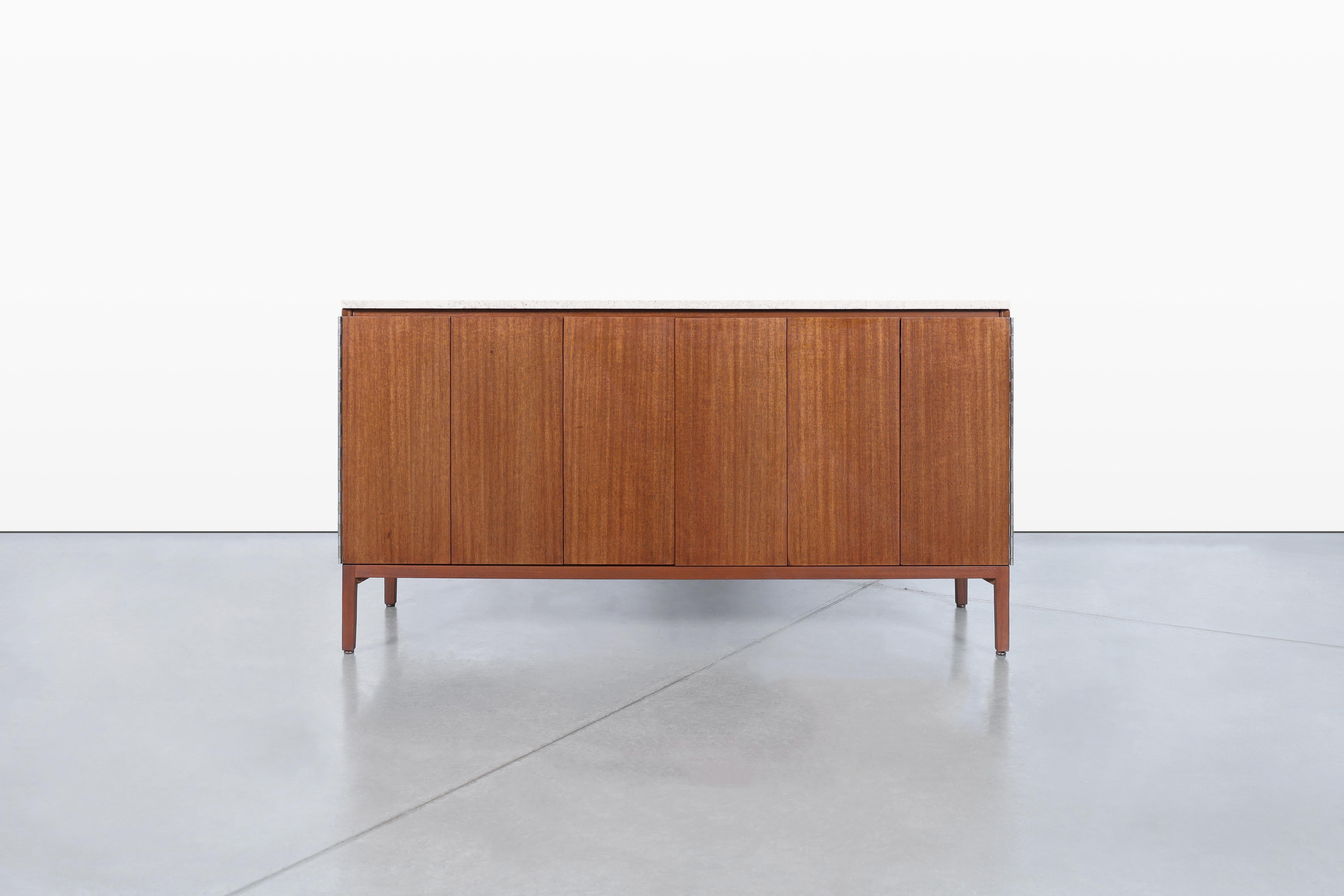 Credenza vintage in mogano e travertino di Paul McCobb per Calvin Furniture in vendita 1