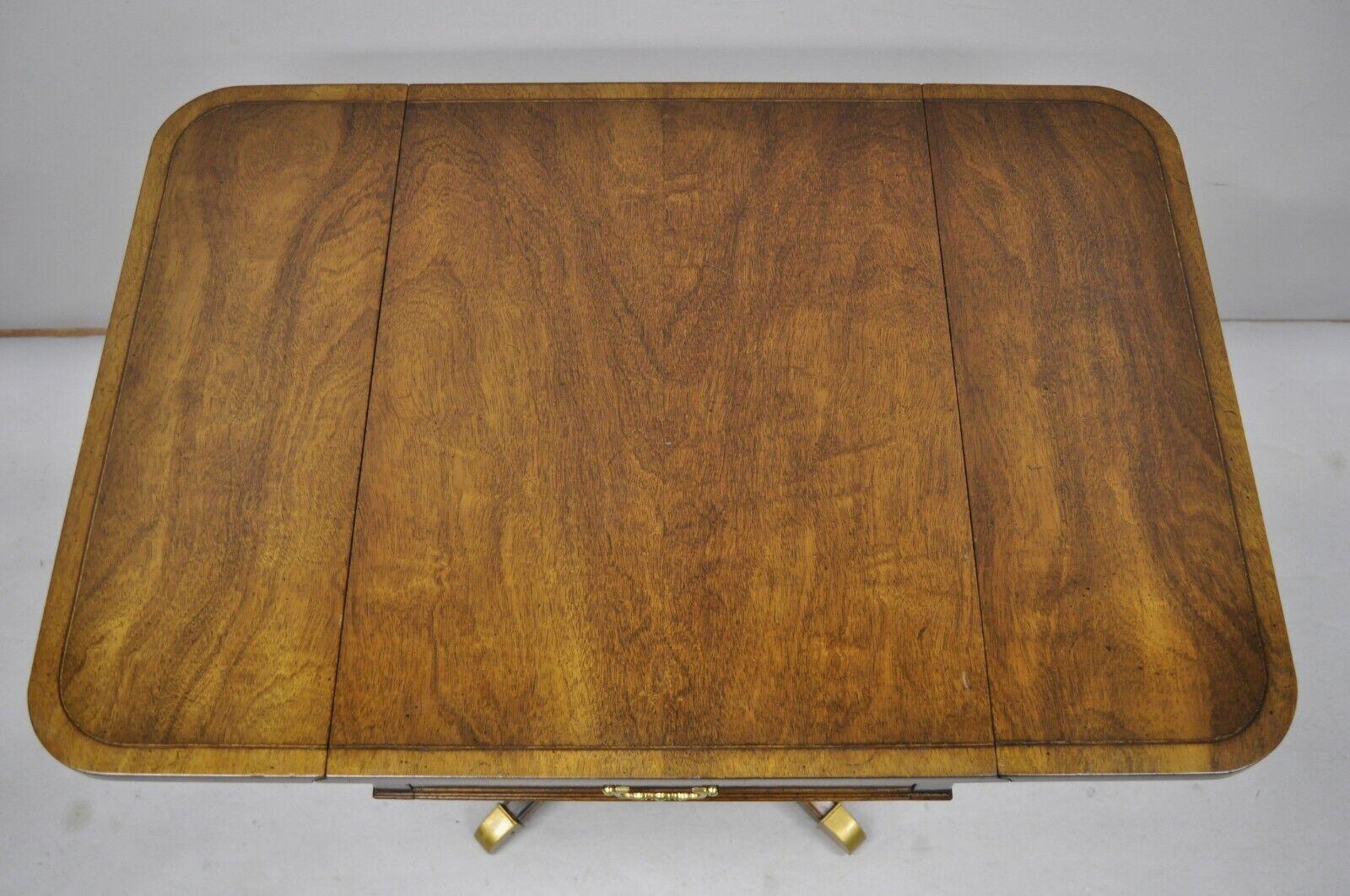 Vintage Mahogany Banded and Inlaid Drop Leaf Pembroke Lamp Side Table In Good Condition In Philadelphia, PA