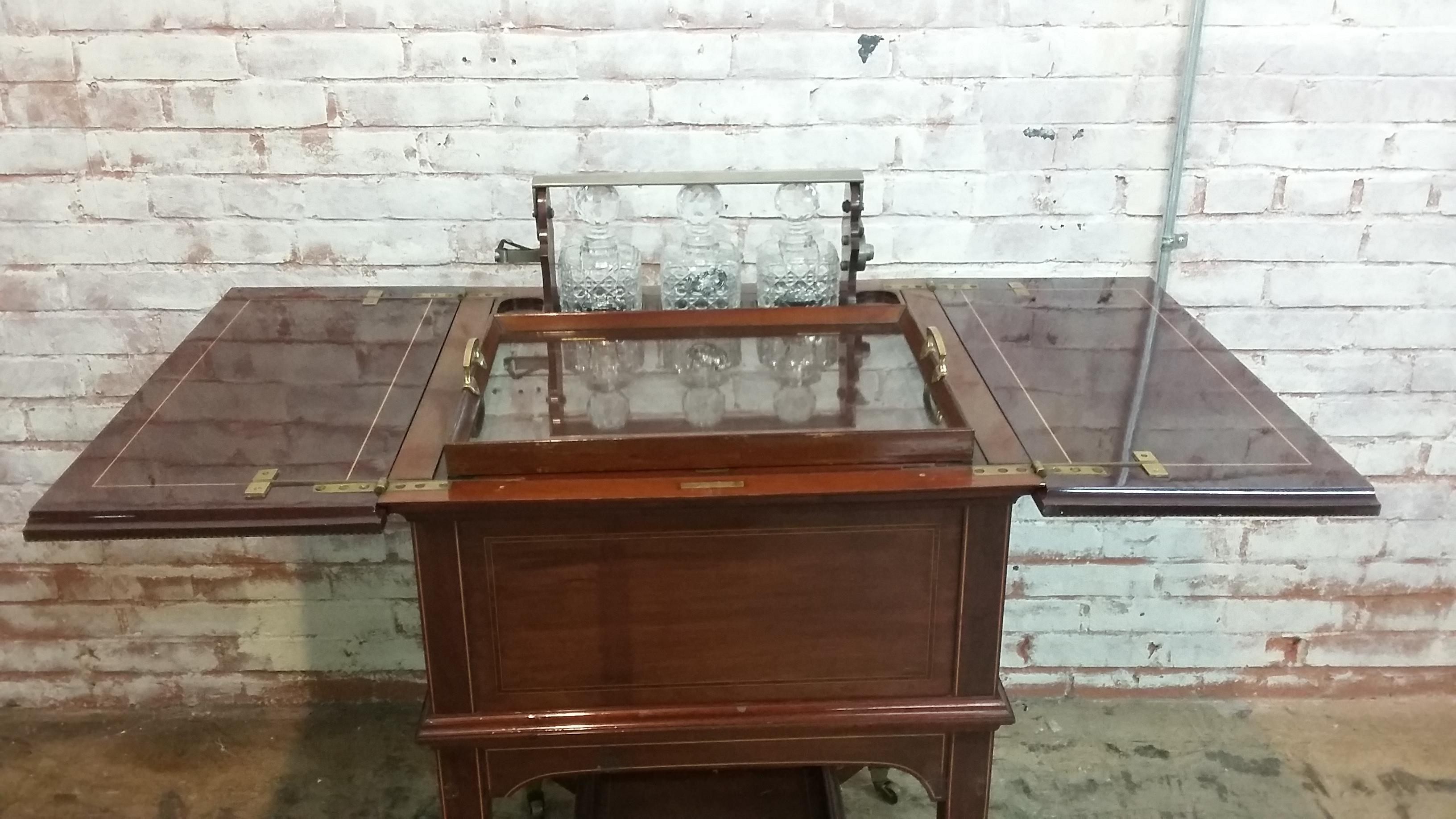 Vintage Mahogany Bar Cart In Good Condition In Stamford, CT