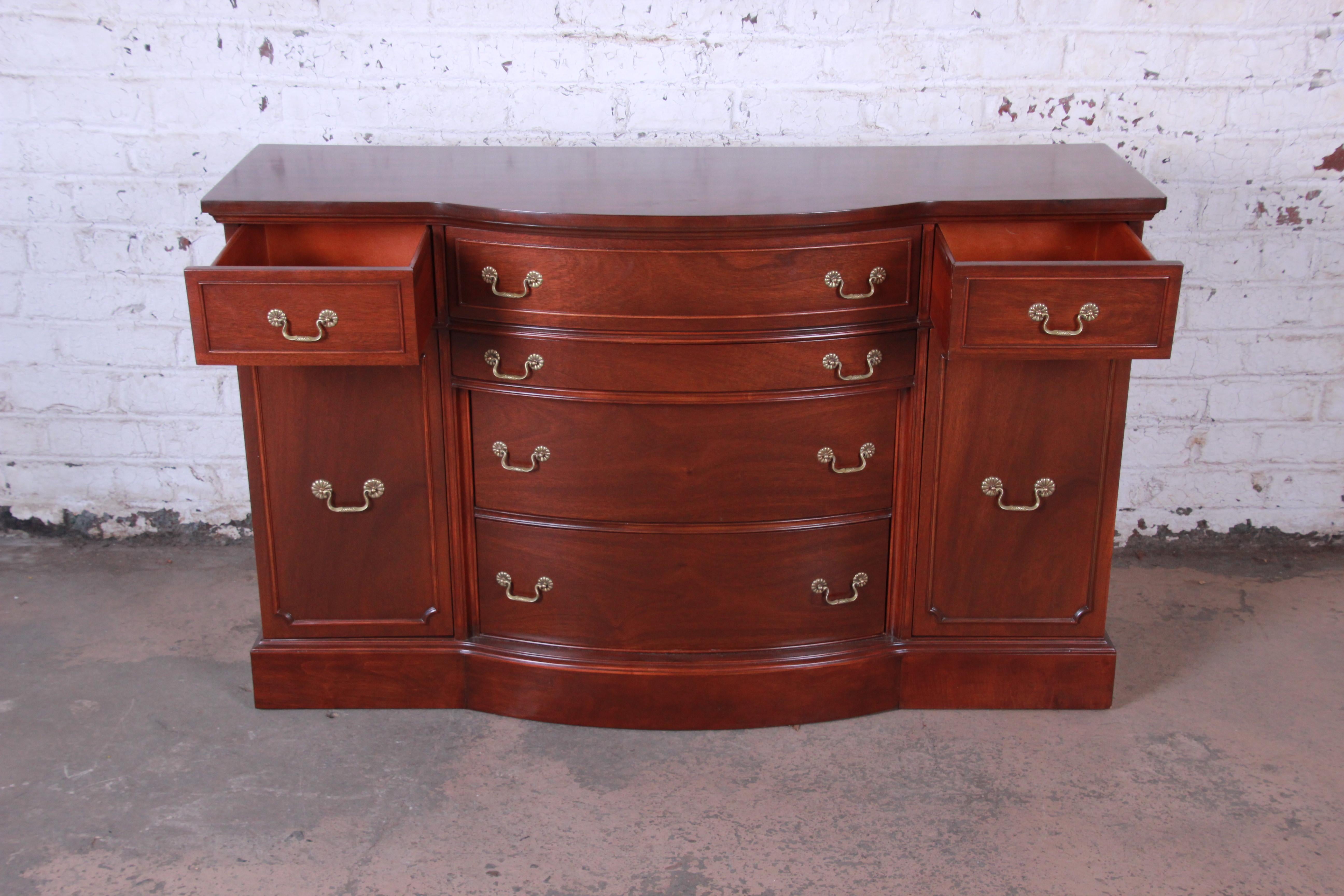 Vintage Mahogany Bow Front Sideboard Buffet In Good Condition In South Bend, IN