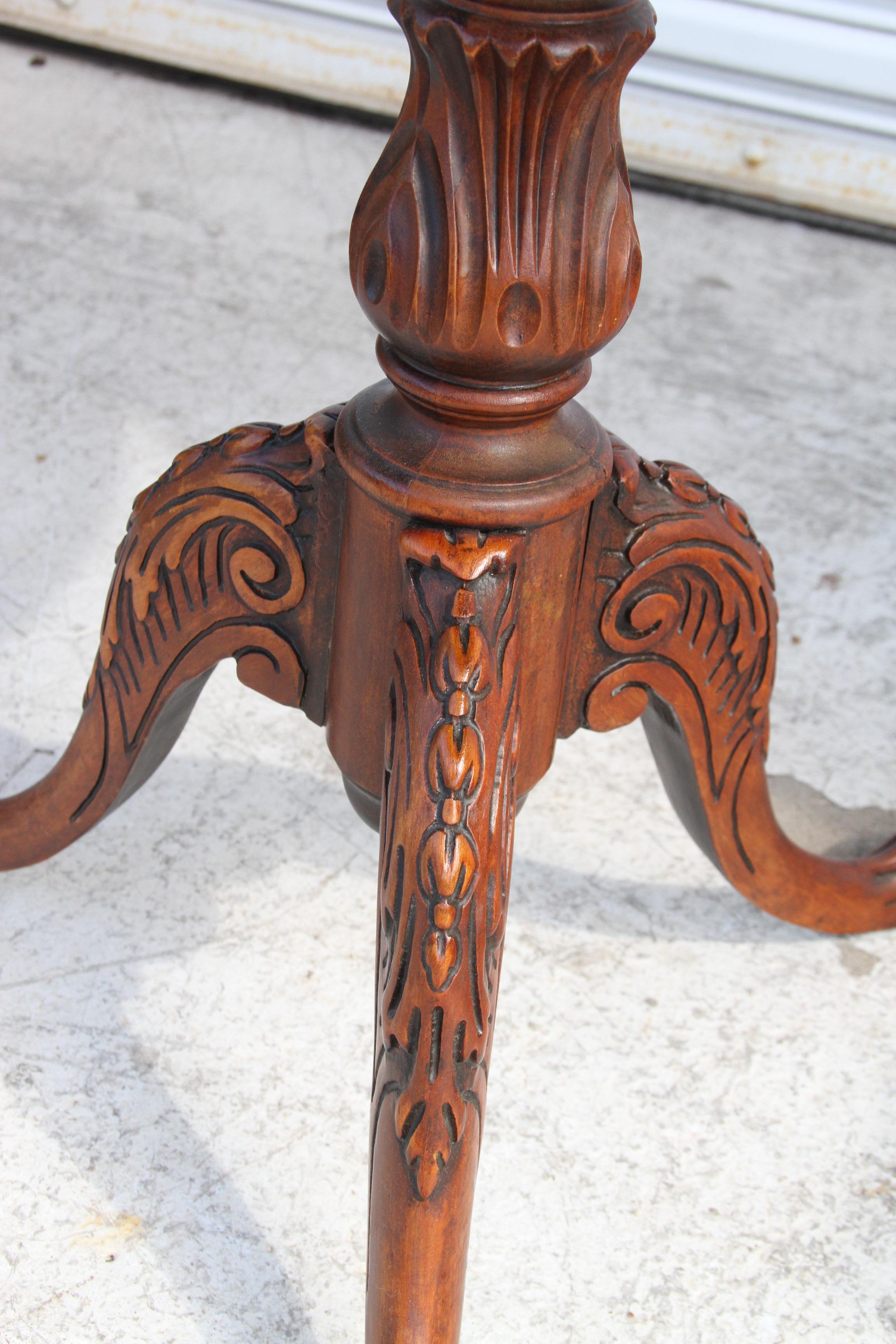20th Century Vintage Mahogany Carved Pie Crust Accent Table  For Sale