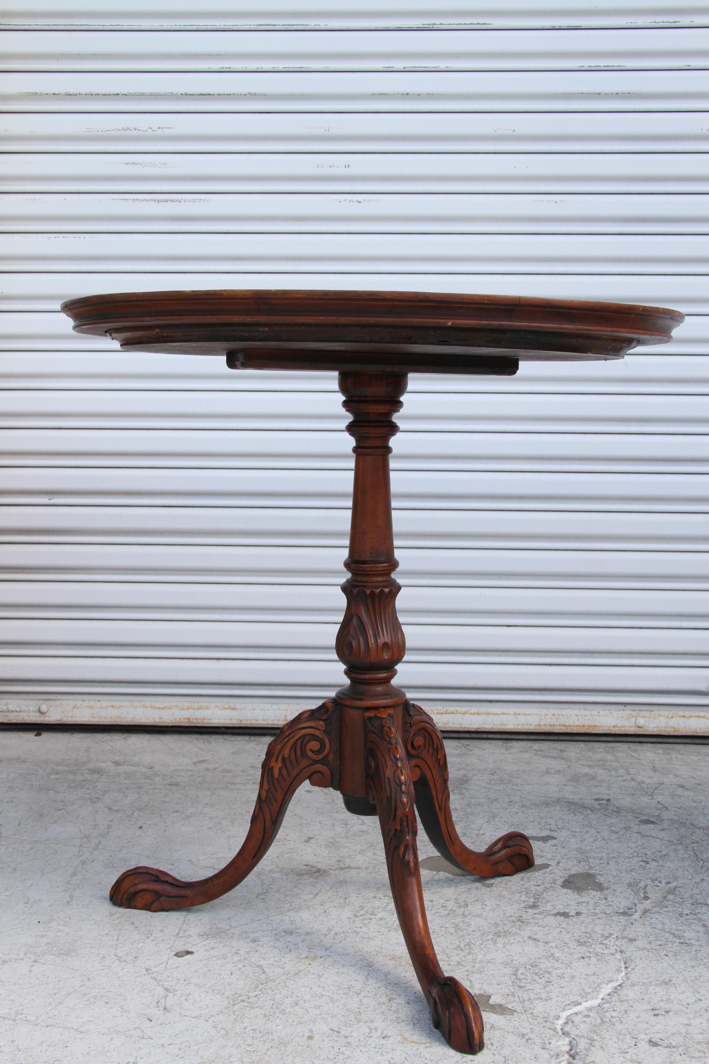 Vintage Mahogany Carved Pie Crust Accent Table  For Sale 3