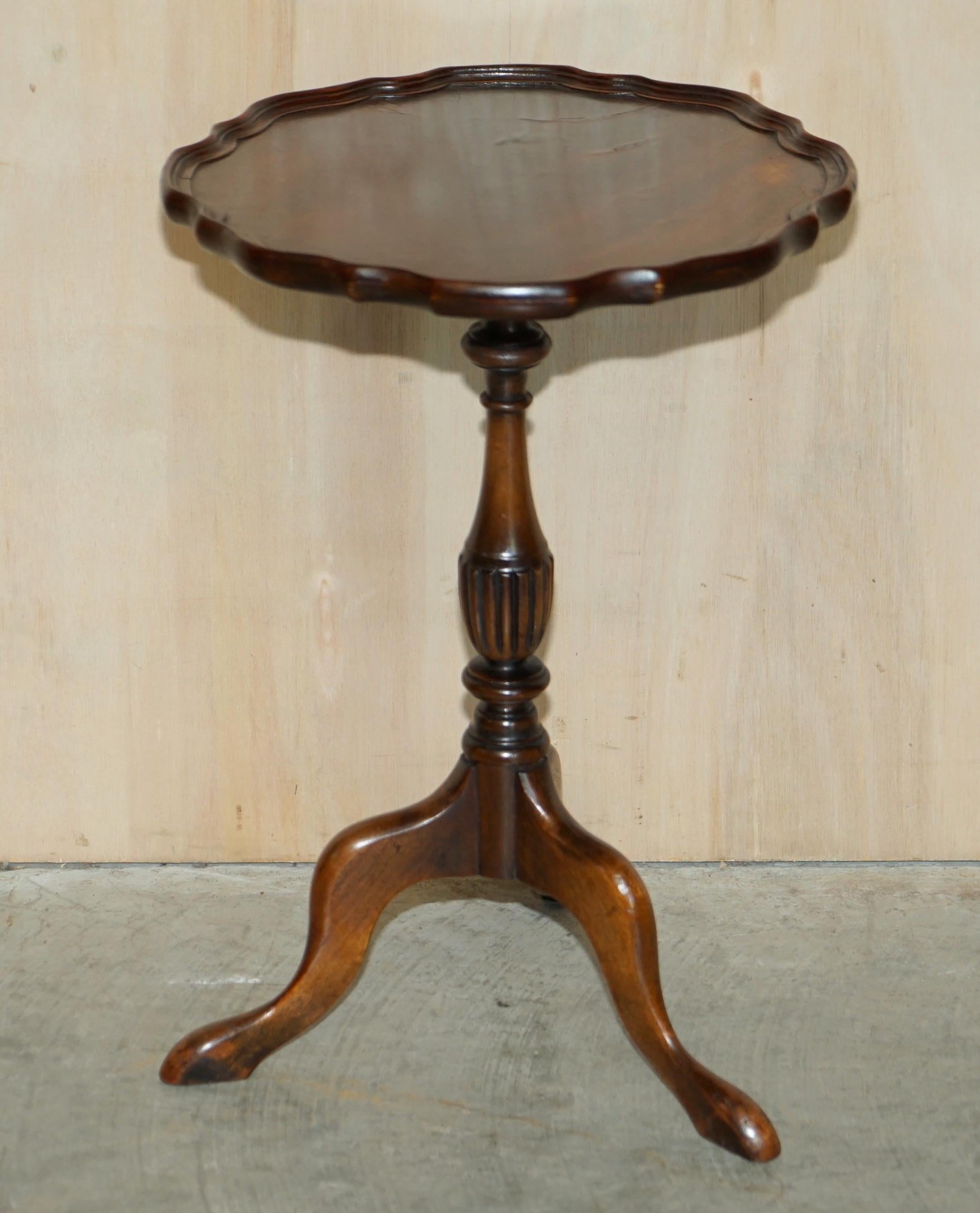 Vintage Mahogany Carved Legs Pie Crust Edge Tripod Lamp Side End Wine Table For Sale 4