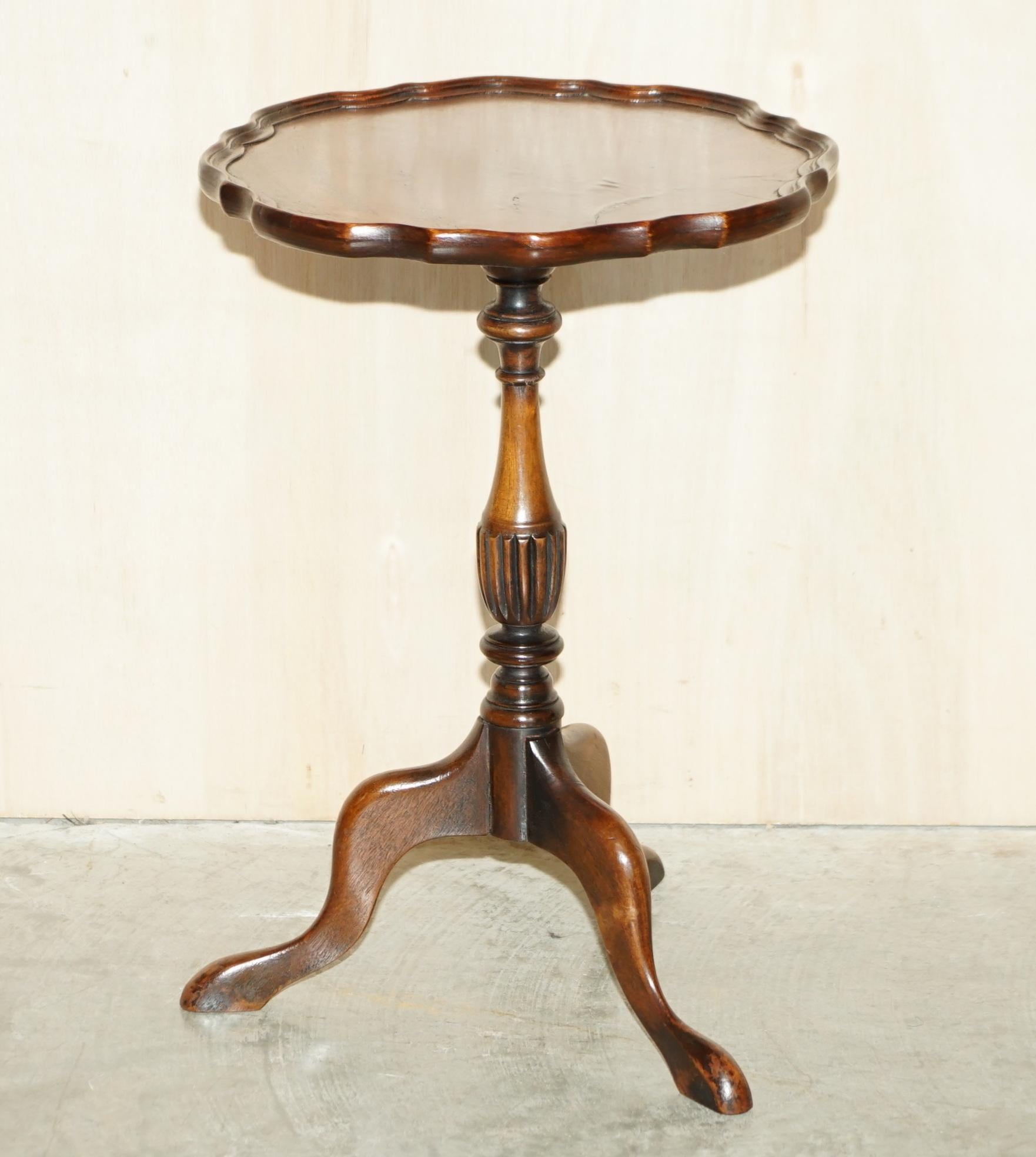 English Vintage Mahogany Carved Legs Pie Crust Edge Tripod Lamp Side End Wine Table For Sale