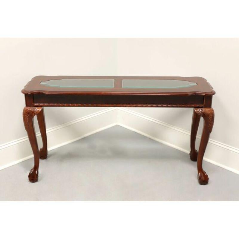 A Chippendale style sofa table, unbranded, similar quality to Drexel or Thomasville. Solid mahogany with glass inserts top, cabriole legs, carved knees, gadroon edges and paw feet. Made in the USA, in the late 20th Century.

Measures: 50.5W 16D
