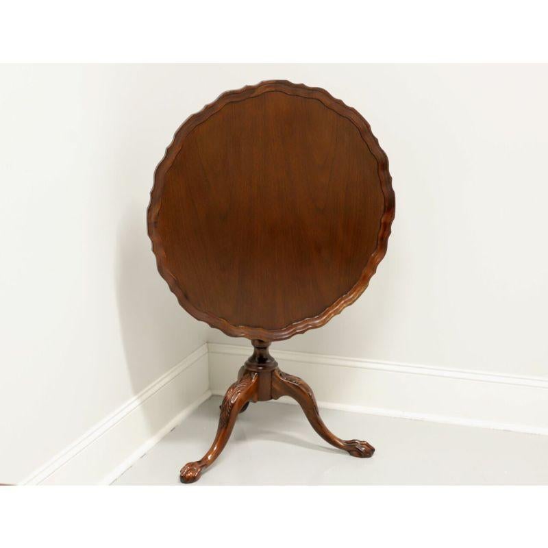 A vintage Chippendale style tilt-top pie crust table, unbranded, similar quality to Councill or Kindel. Solid mahogany with scalloped edge, turned pedestal and ball in claw feet. Made in the USA, in the mid 20th Century.

Measures: 30.25W 30.25D
