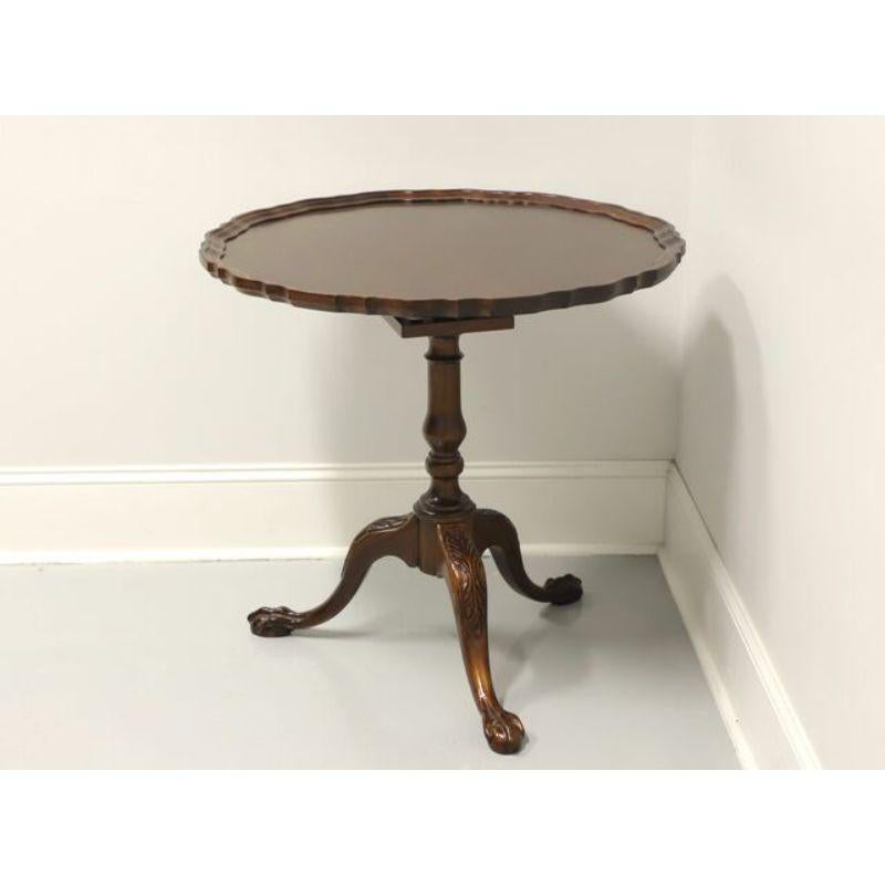Vintage Mahogany Chippendale Tilt-Top Ball in Claw Pie Crust Table In Good Condition In Charlotte, NC