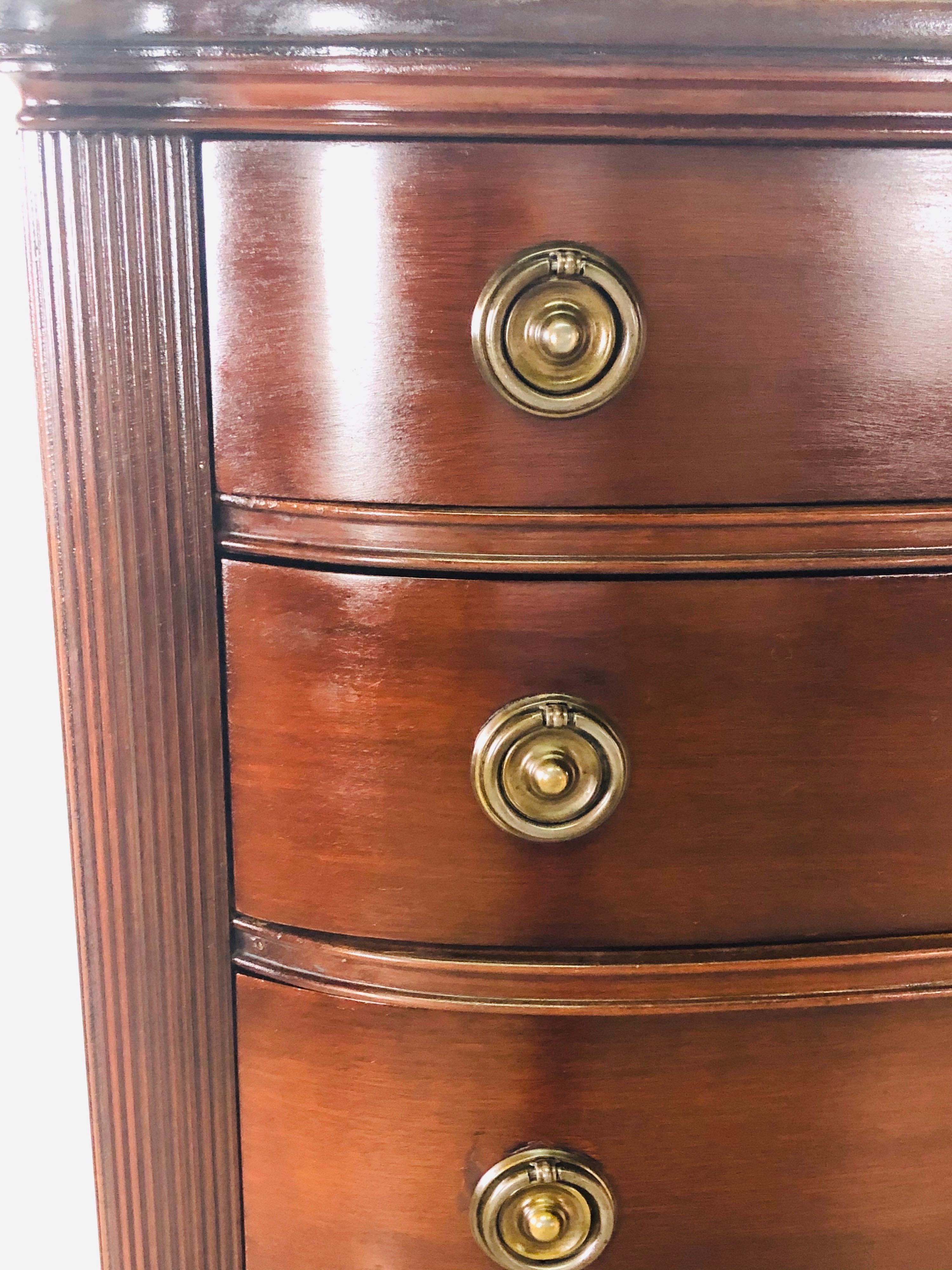 Vintage Mahogany Curved Front Federal Style Tall Dresser In Good Condition In Amherst, NH