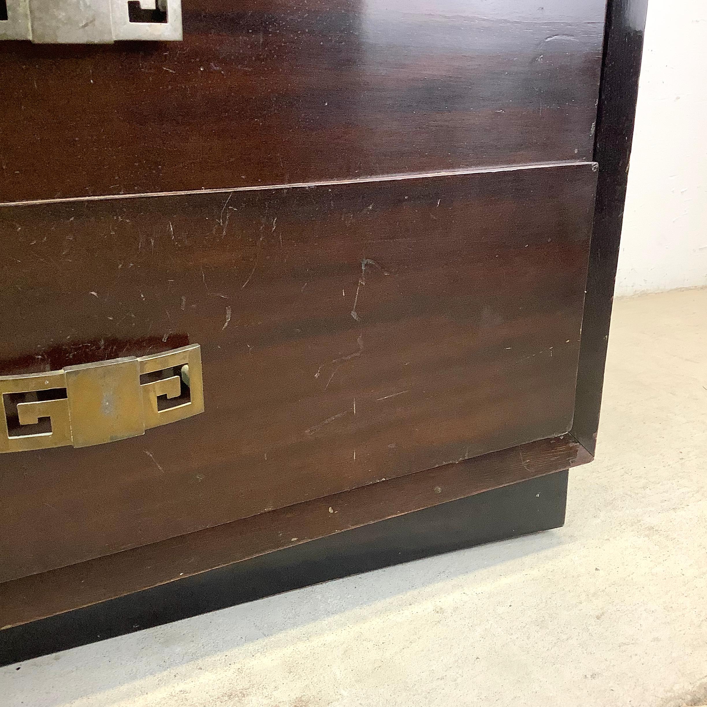 Vintage Mahogany Eight Drawer Bedroom Dresser For Sale 4