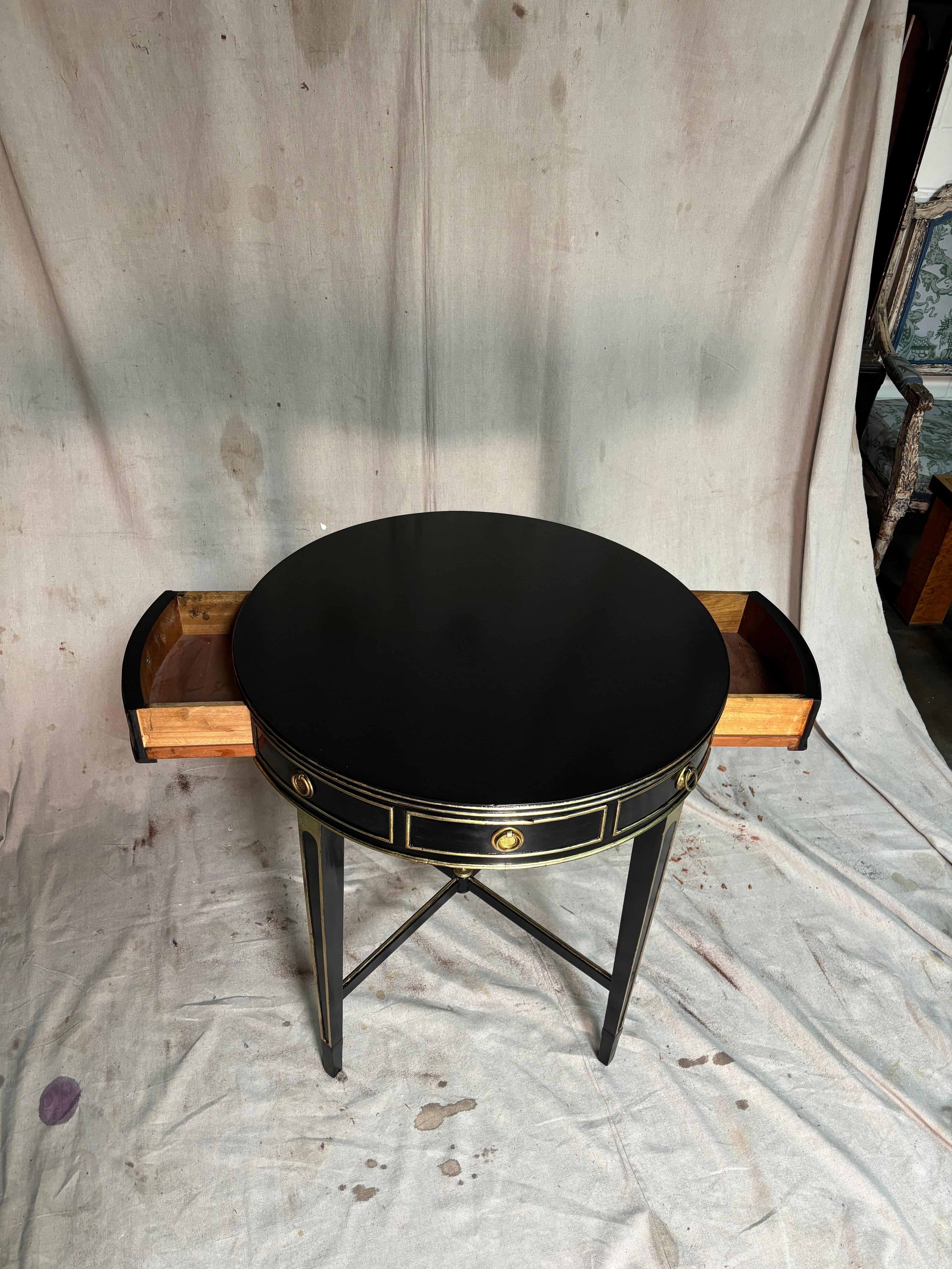 French Provincial Vintage English Drum Table - Tete De Negra For Sale