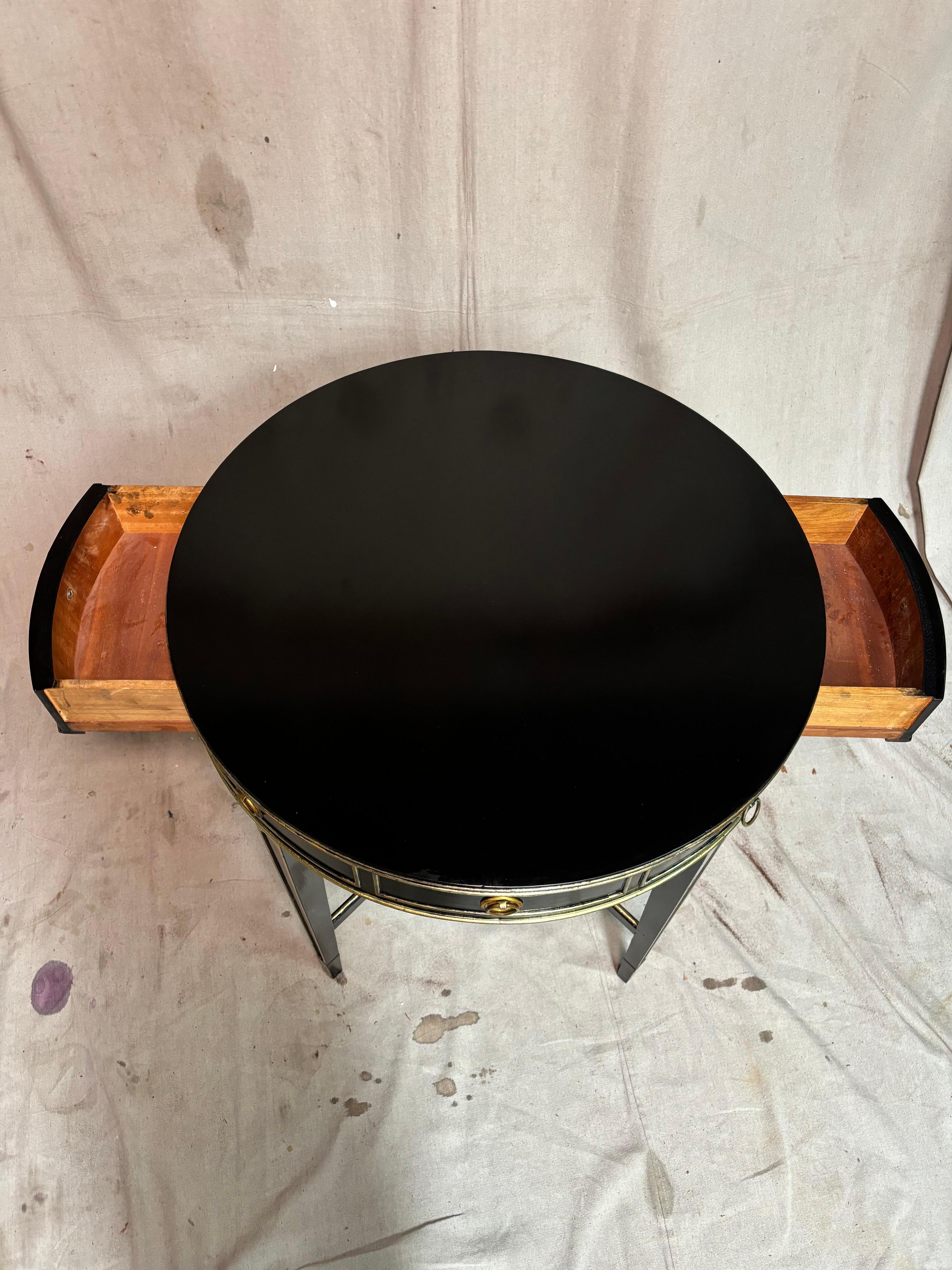 Vintage English Drum Table - Tete De Negra In Excellent Condition For Sale In Los Angeles, CA